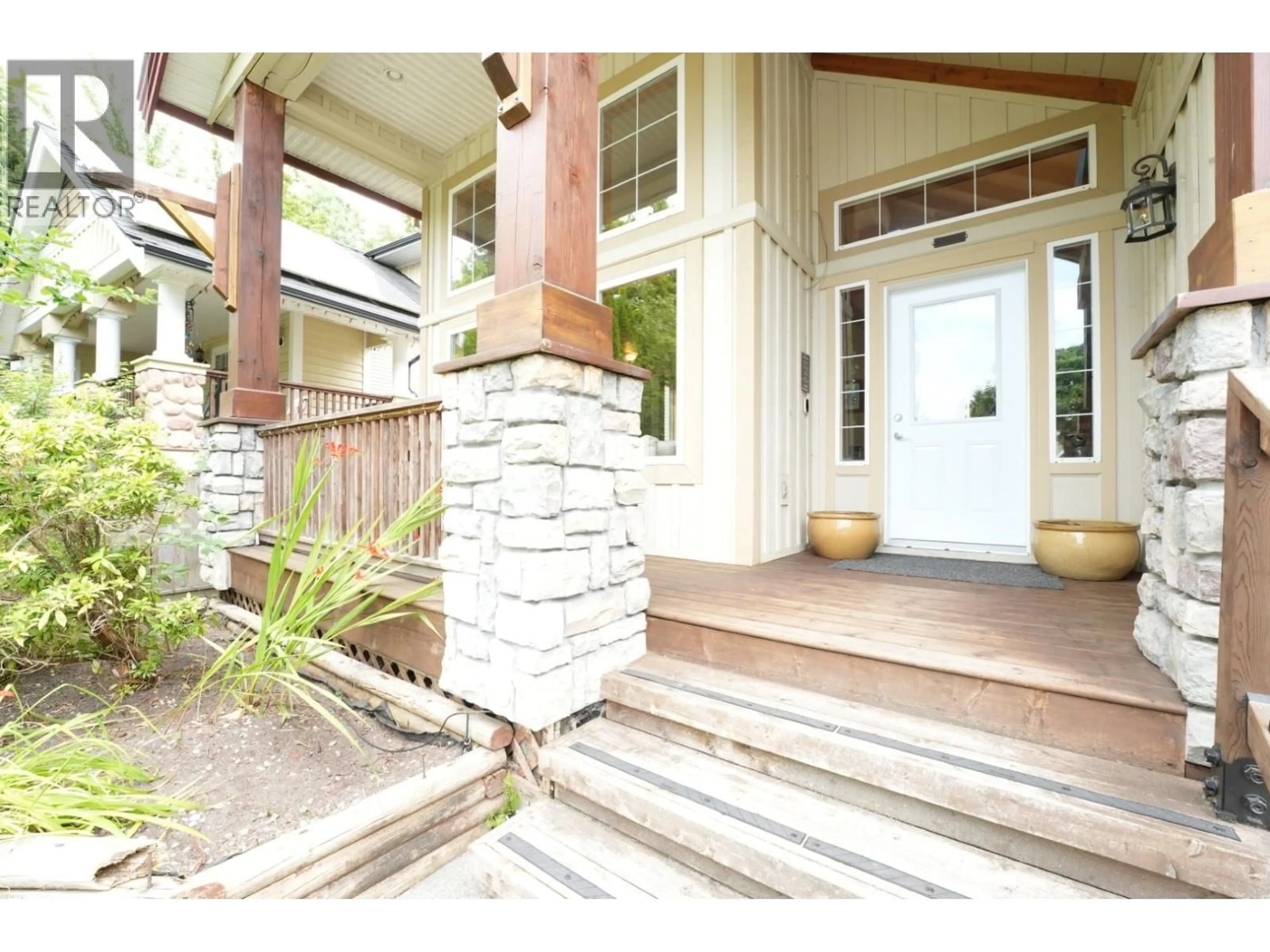 Indoor entryway for 10608 240A STREET, Maple Ridge British Columbia V2W2B1