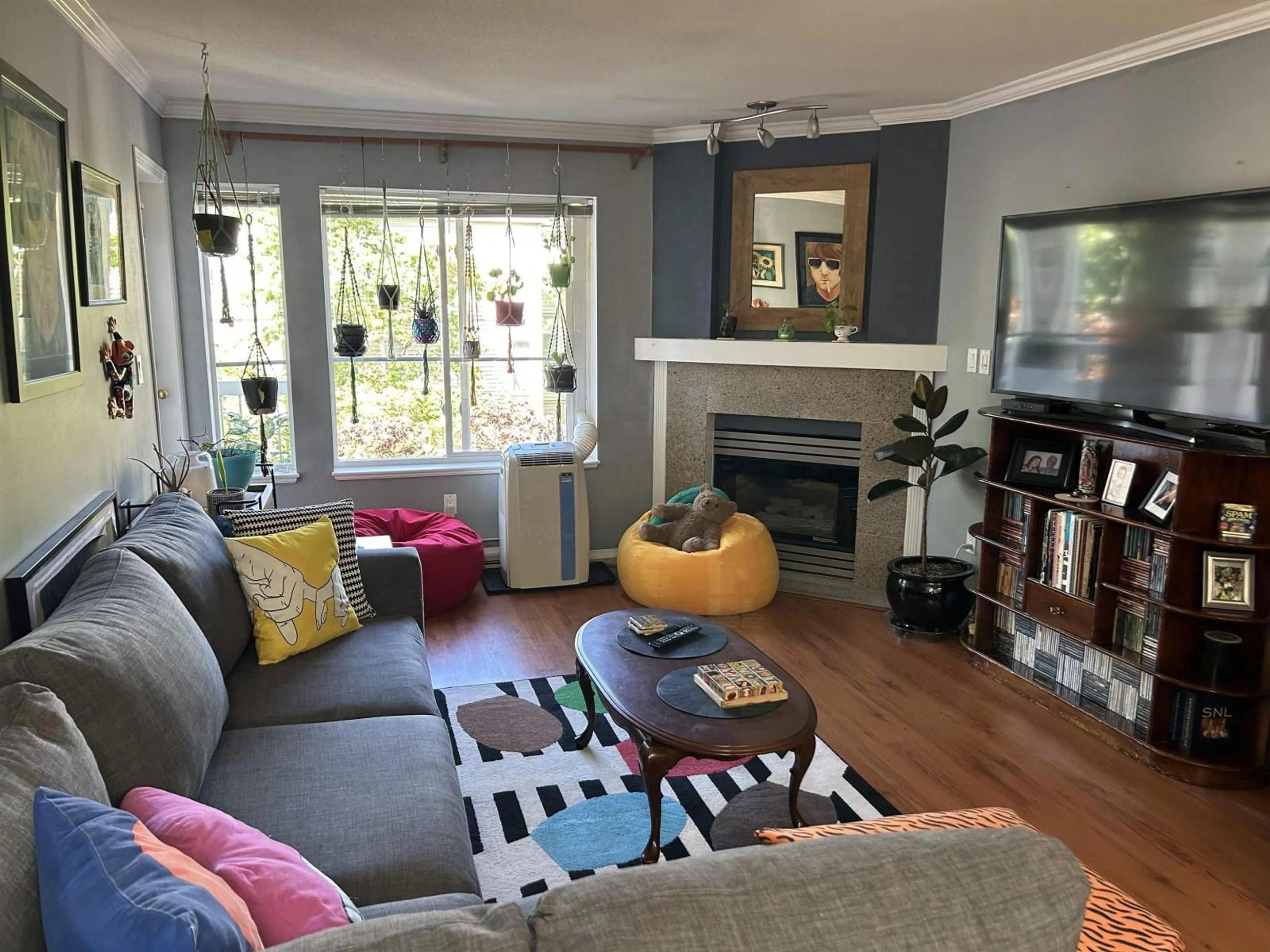 Living room with furniture, wood/laminate floor for 304 - 10665 139 STREET, Surrey British Columbia V3T4L8