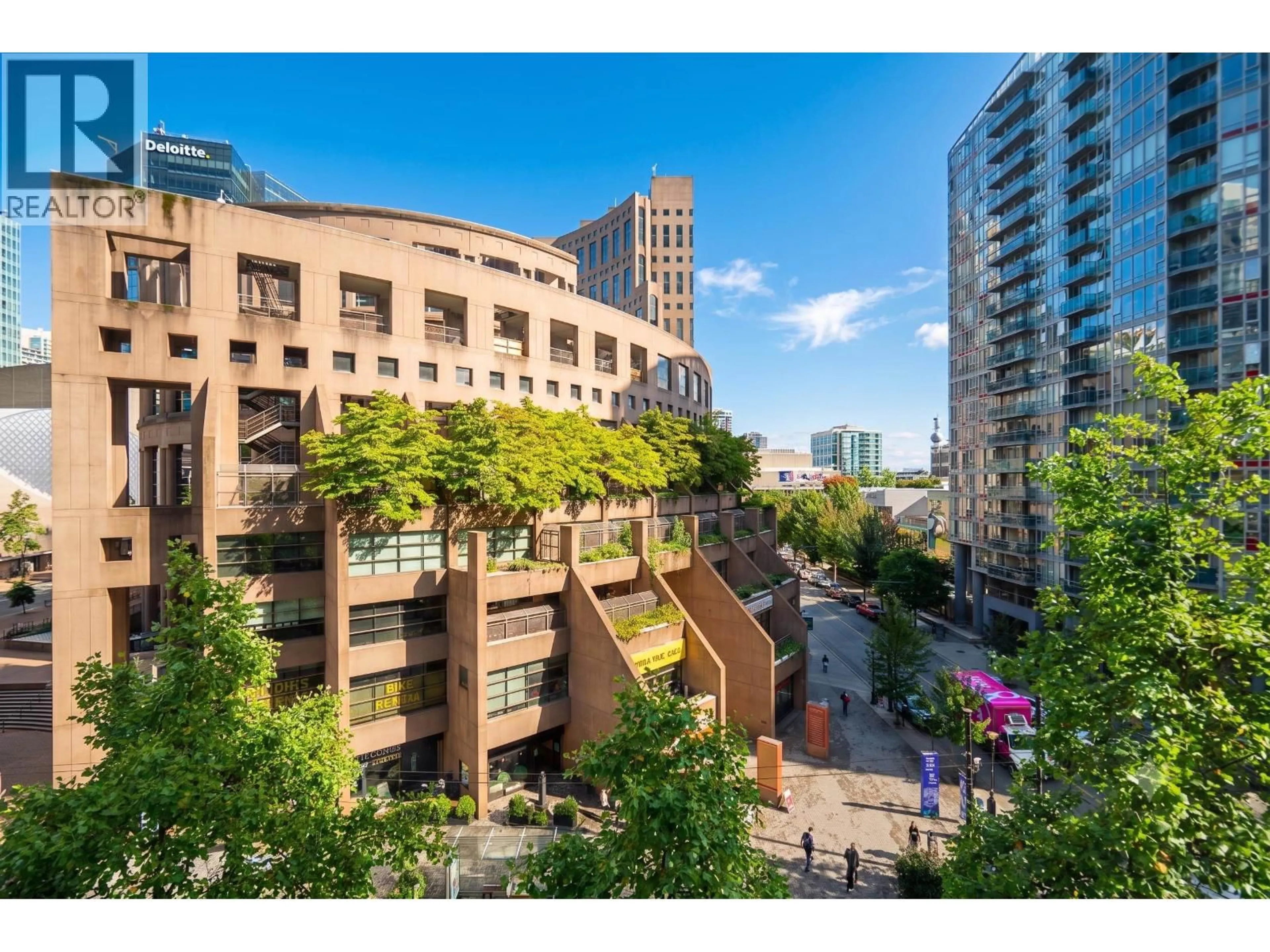 A pic from outside/outdoor area/front of a property/back of a property/a pic from drone, city buildings view from balcony for 701 - 819 HAMILTON STREET, Vancouver British Columbia V6B6M2