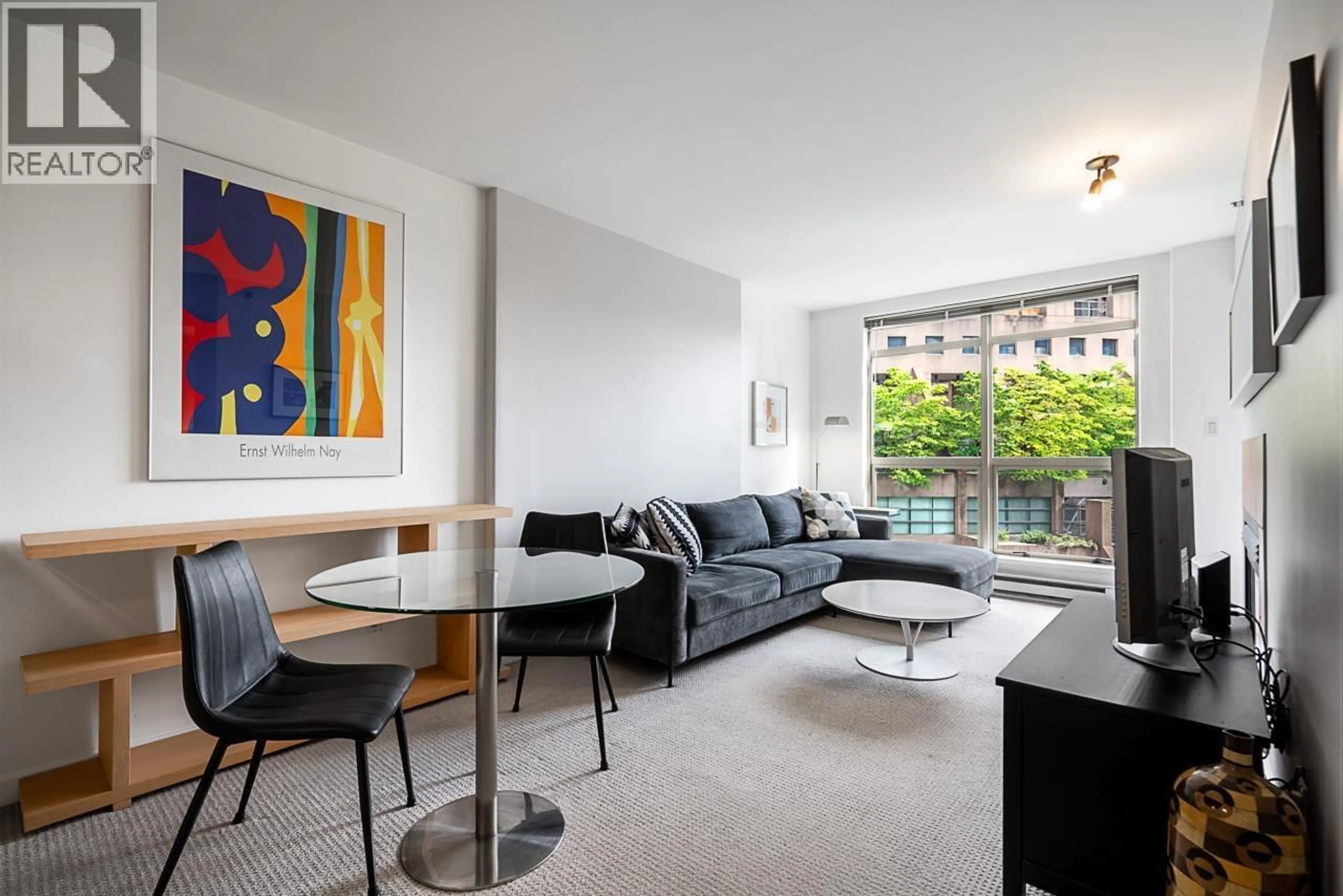Living room with furniture, unknown for 701 - 819 HAMILTON STREET, Vancouver British Columbia V6B6M2