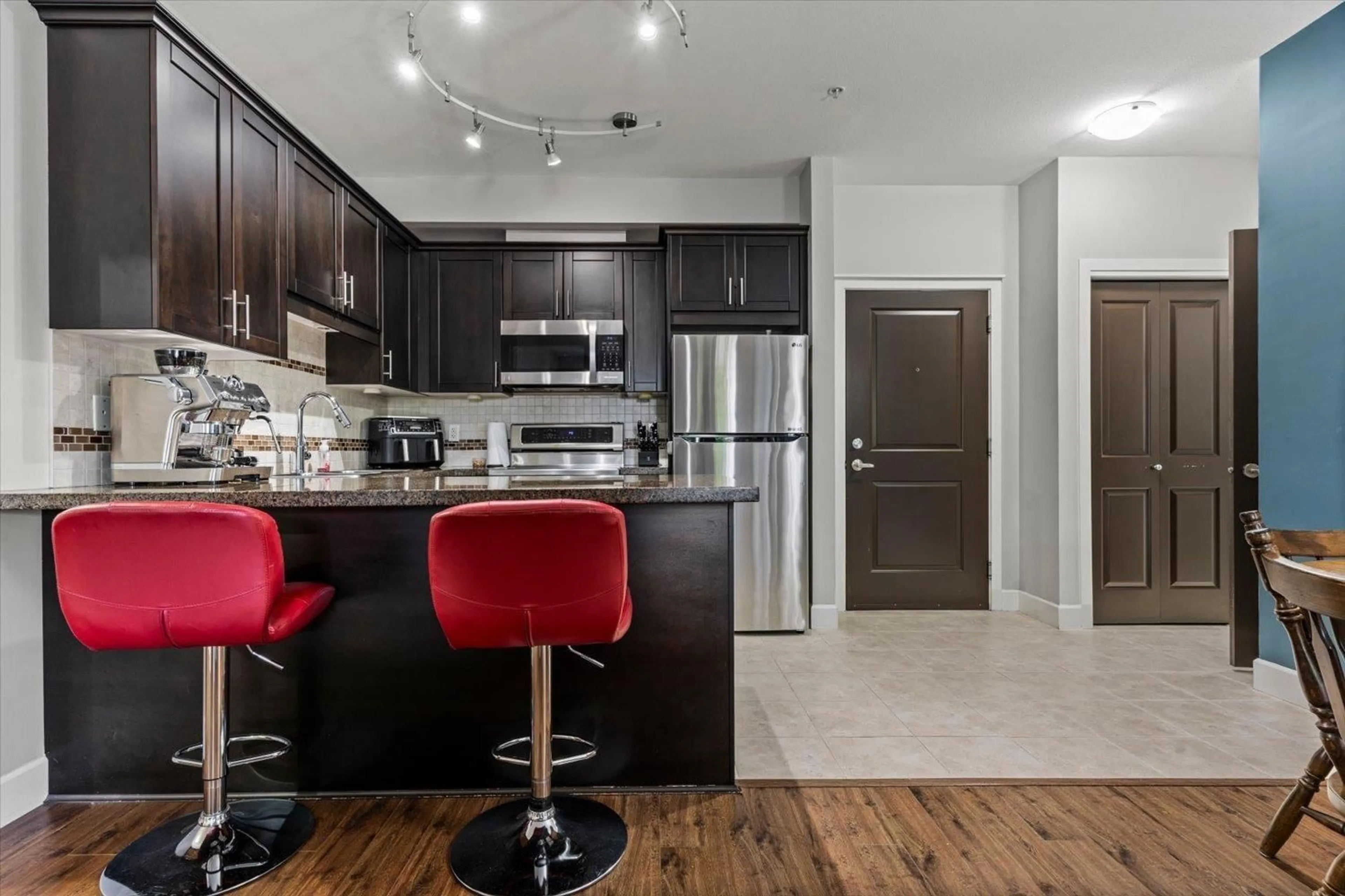 Open concept kitchen, unknown for 103 - 46262 FIRST AVENUE, Chilliwack British Columbia V2P0C3