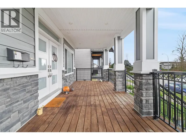 211 HAMPTON STREET, New Westminster 2
