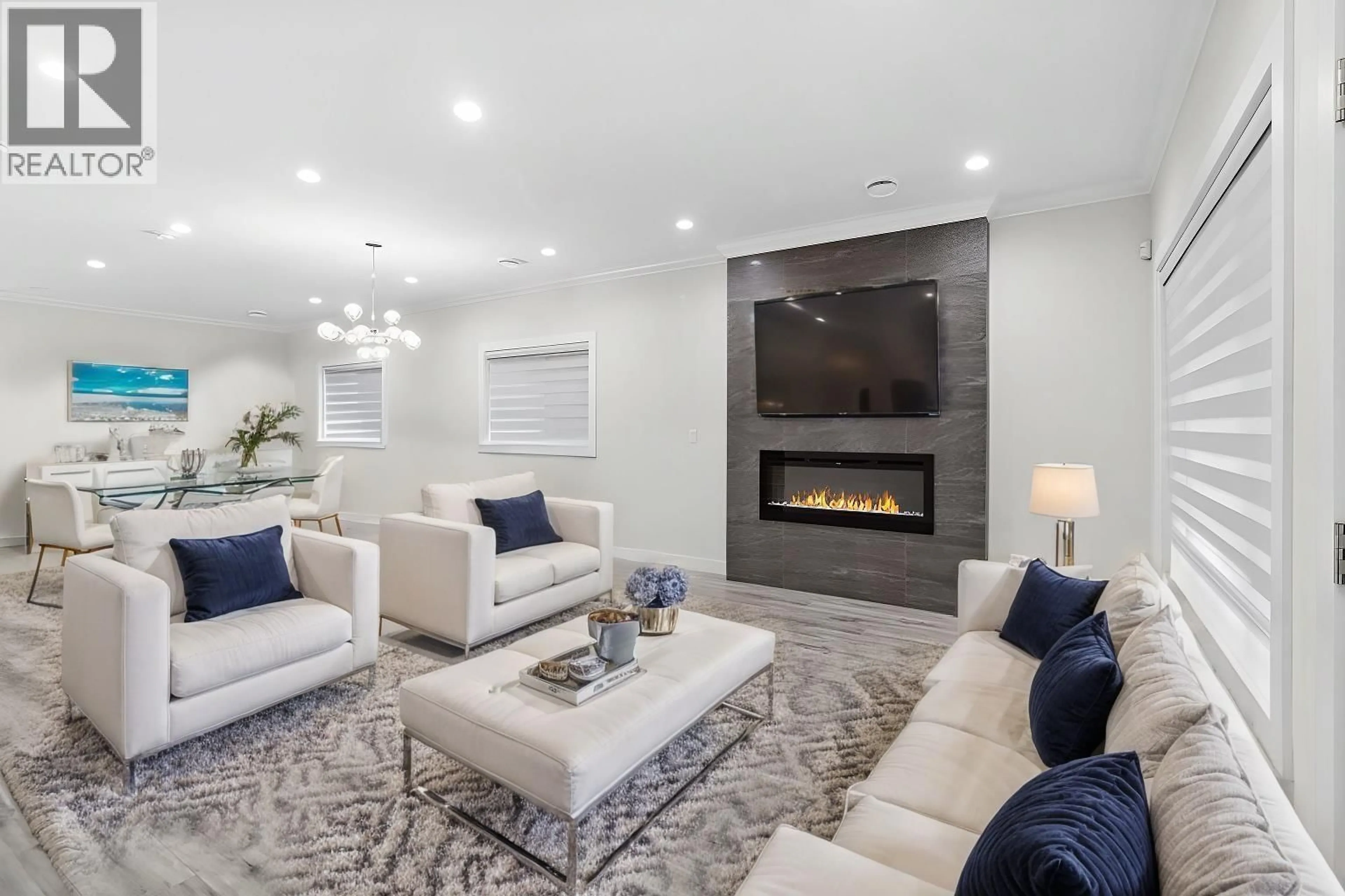 Living room with furniture, carpet floor for 211 HAMPTON STREET, New Westminster British Columbia V3M0K2
