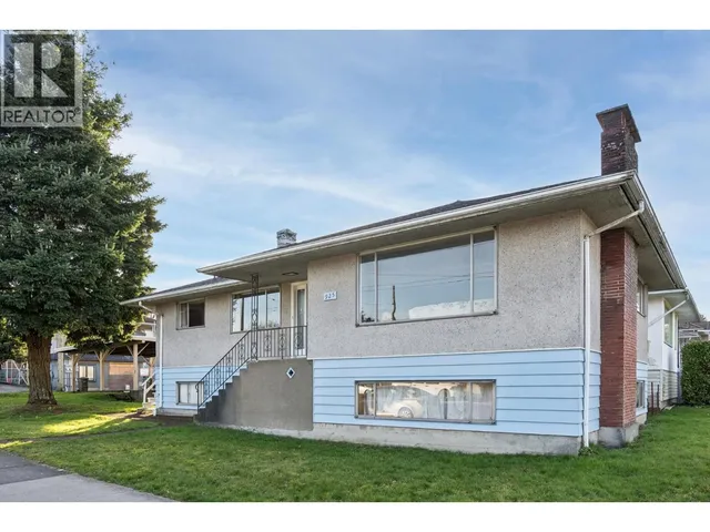 925 NANAIMO STREET, Vancouver 2