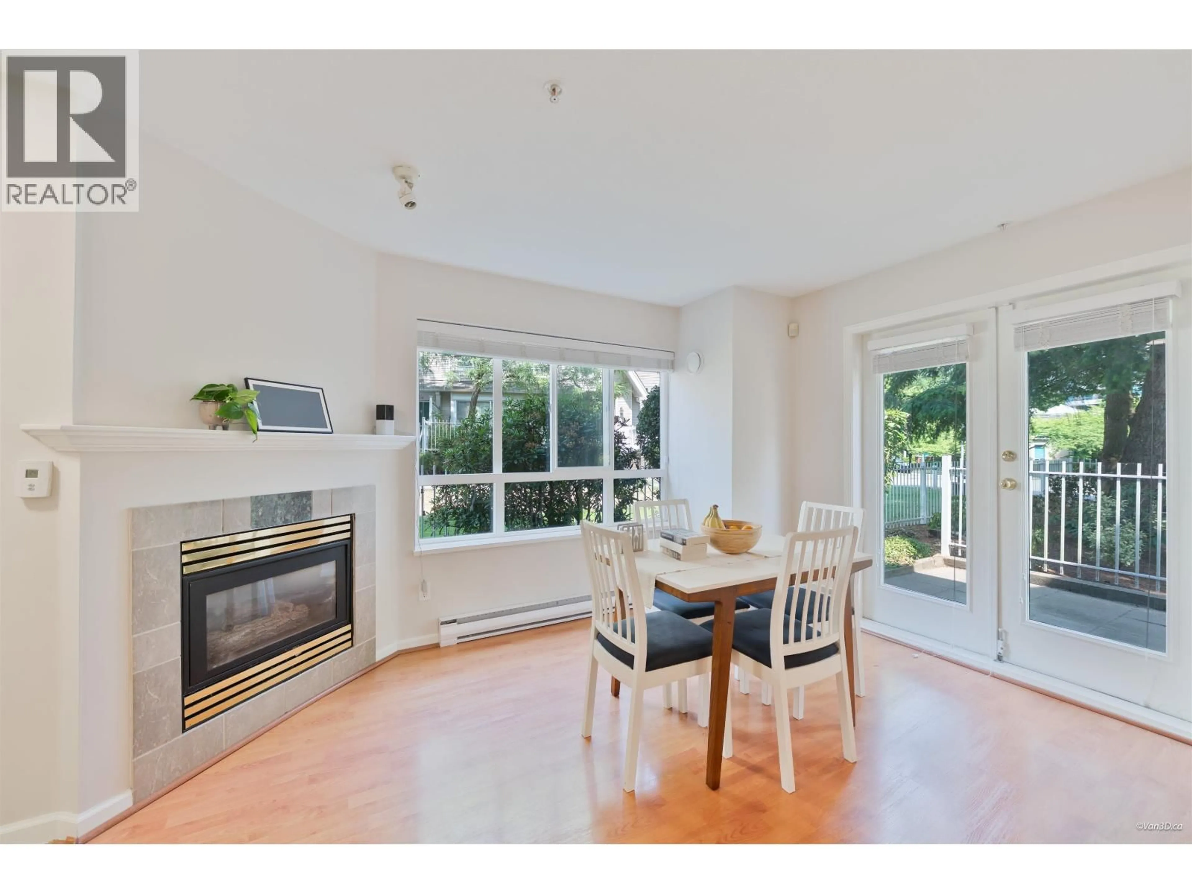 Dining room, wood/laminate floor for 71 - 6588 SOUTHOAKS CRESCENT, Burnaby British Columbia V5E2K1