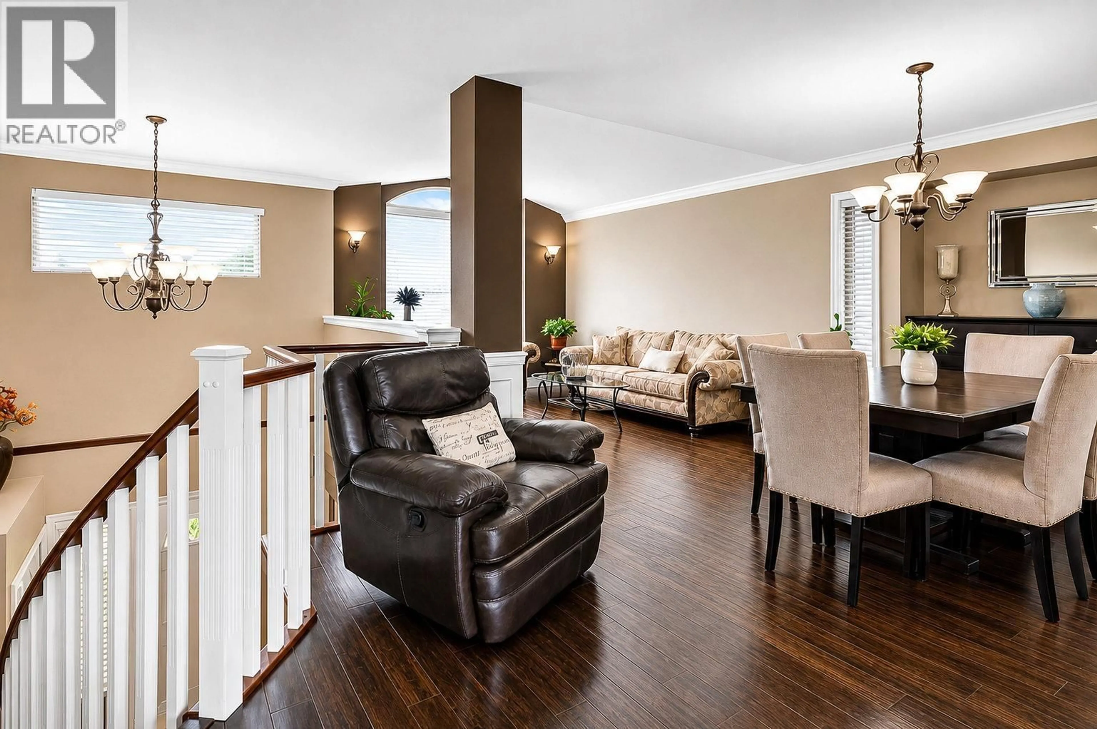 Living room with furniture, wood/laminate floor for 20281 KENT STREET, Maple Ridge British Columbia V2X3T7