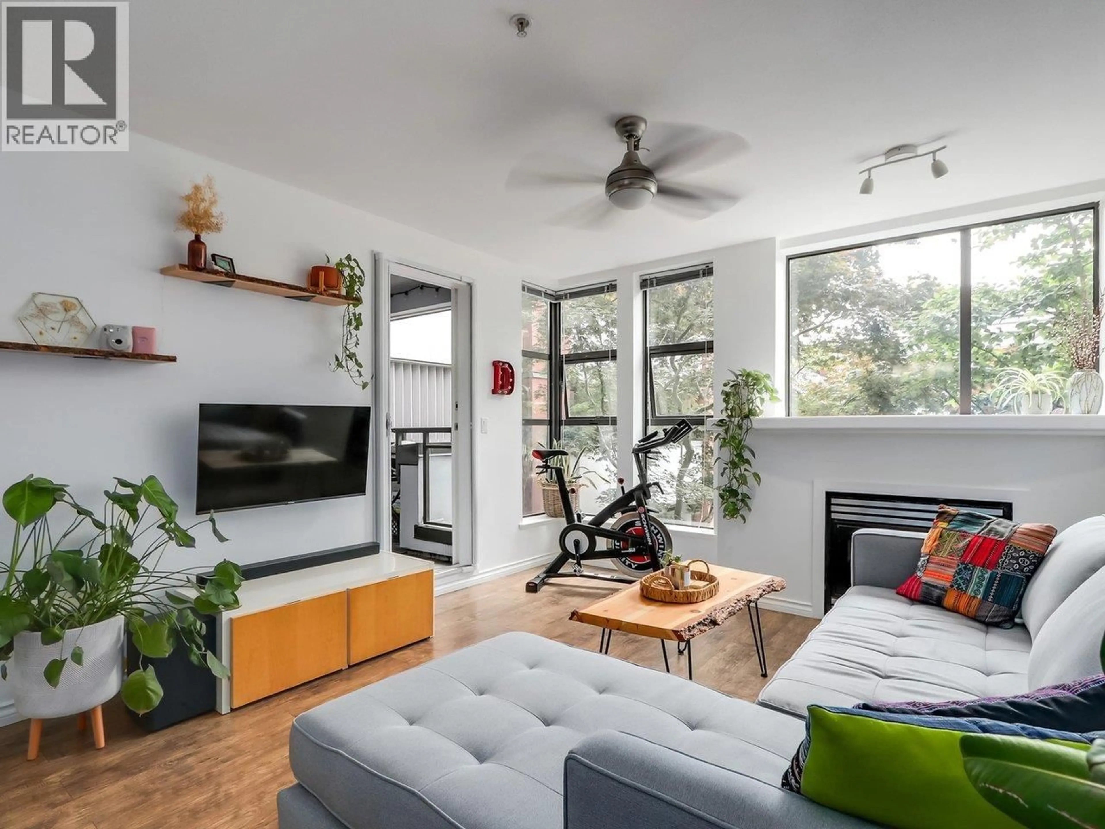 Living room with furniture, unknown for 414 - 345 LONSDALE AVENUE, North Vancouver British Columbia V7M3M9