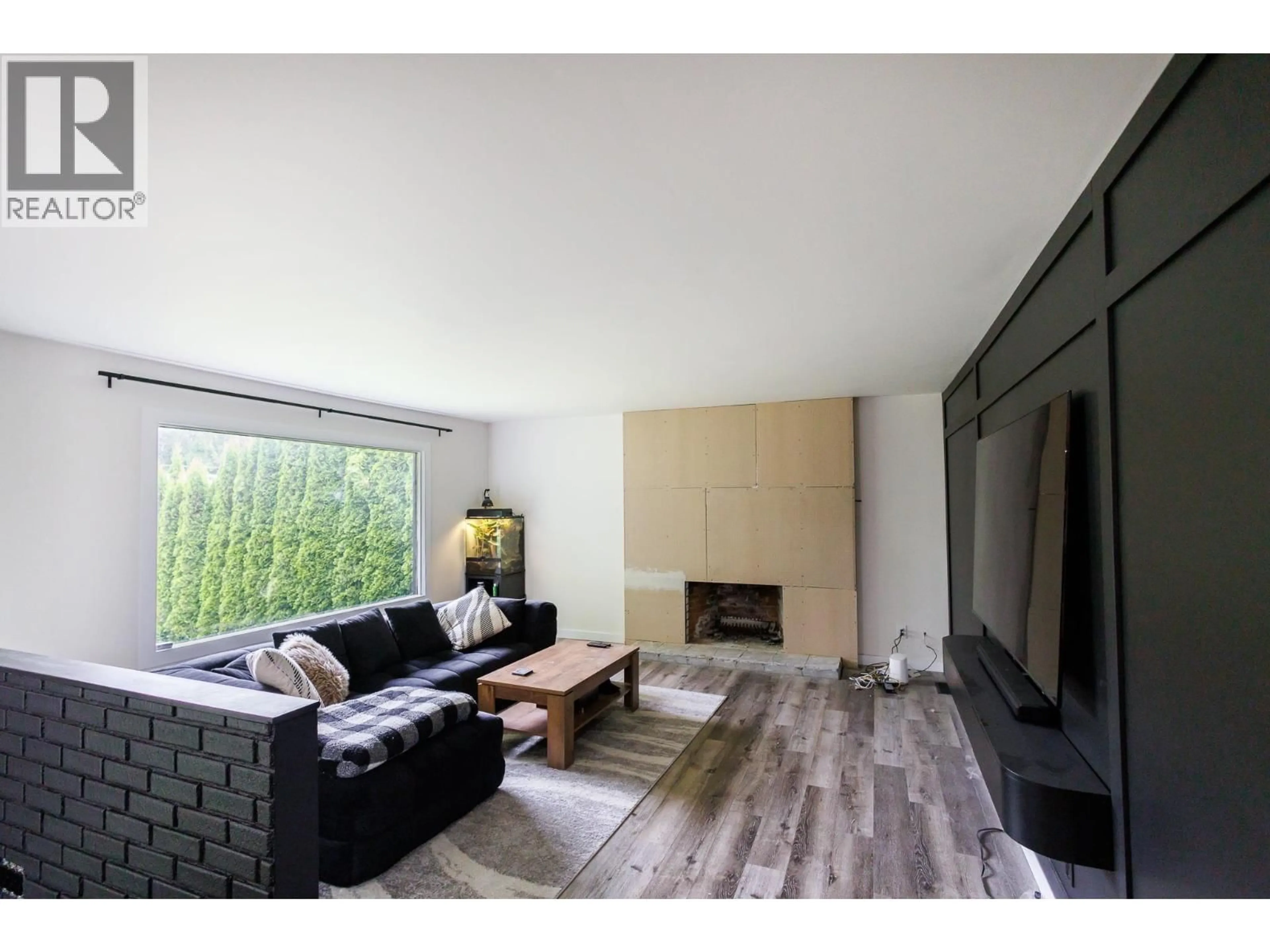 Living room with furniture, wood/laminate floor for 3292 KOFOED DRIVE, Thornhill British Columbia V8G3P7