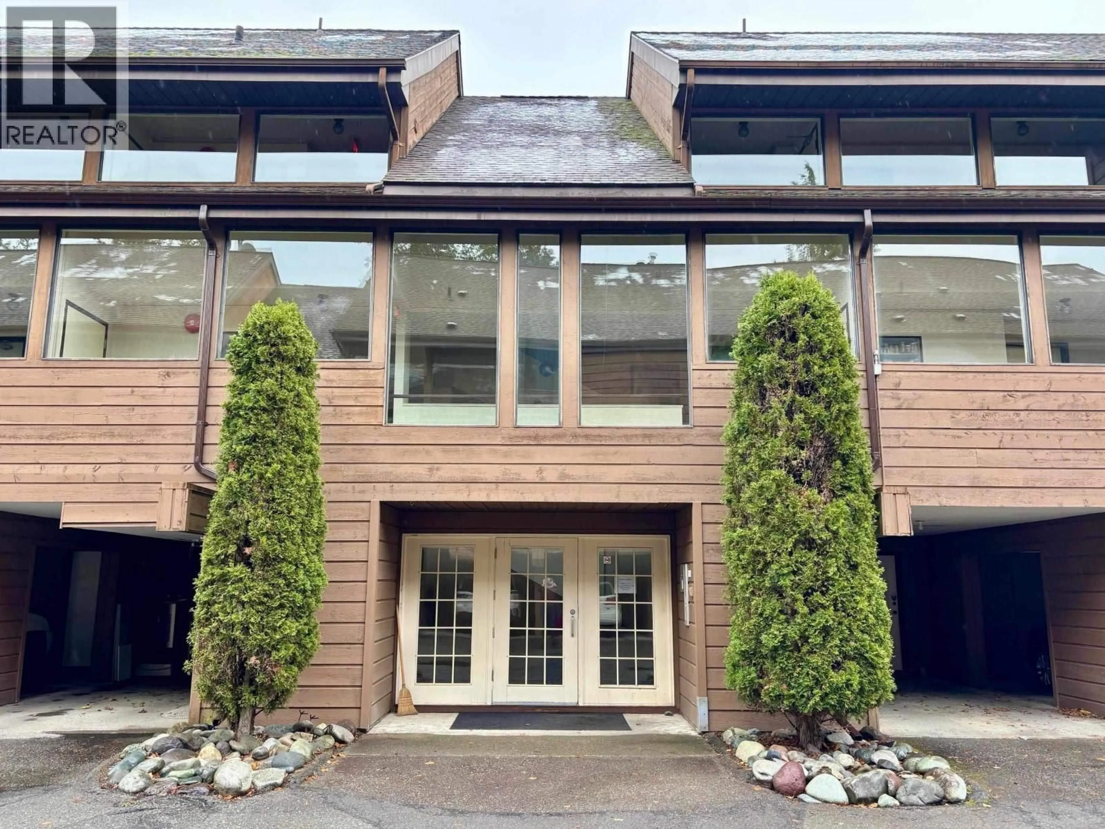 Indoor foyer for 10 - 4832 LAZELLE AVENUE, Terrace British Columbia V8G1T4