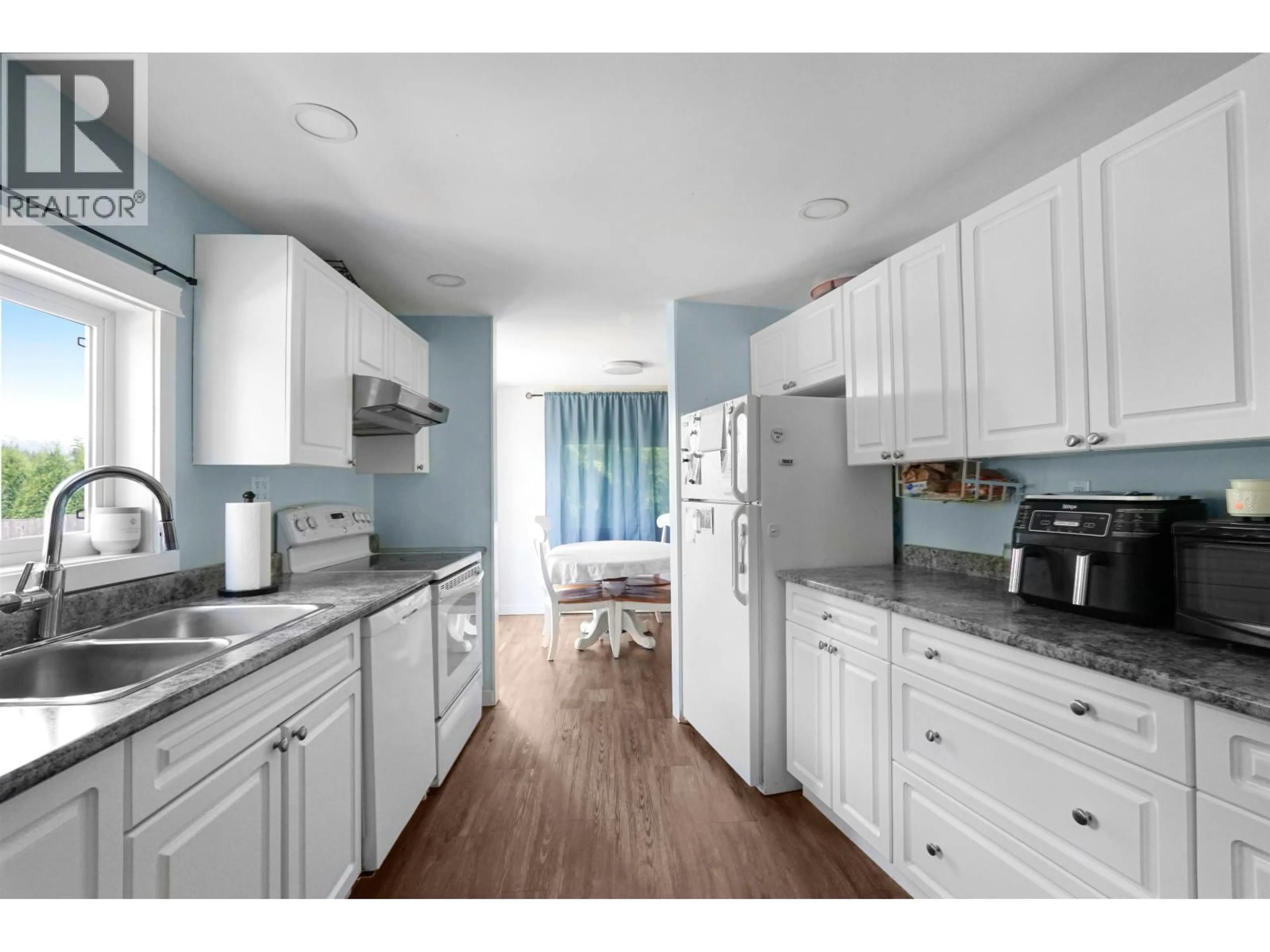 Standard kitchen, unknown for 60 BARTHOLOMEW STREET, Kitimat British Columbia V8C2J7