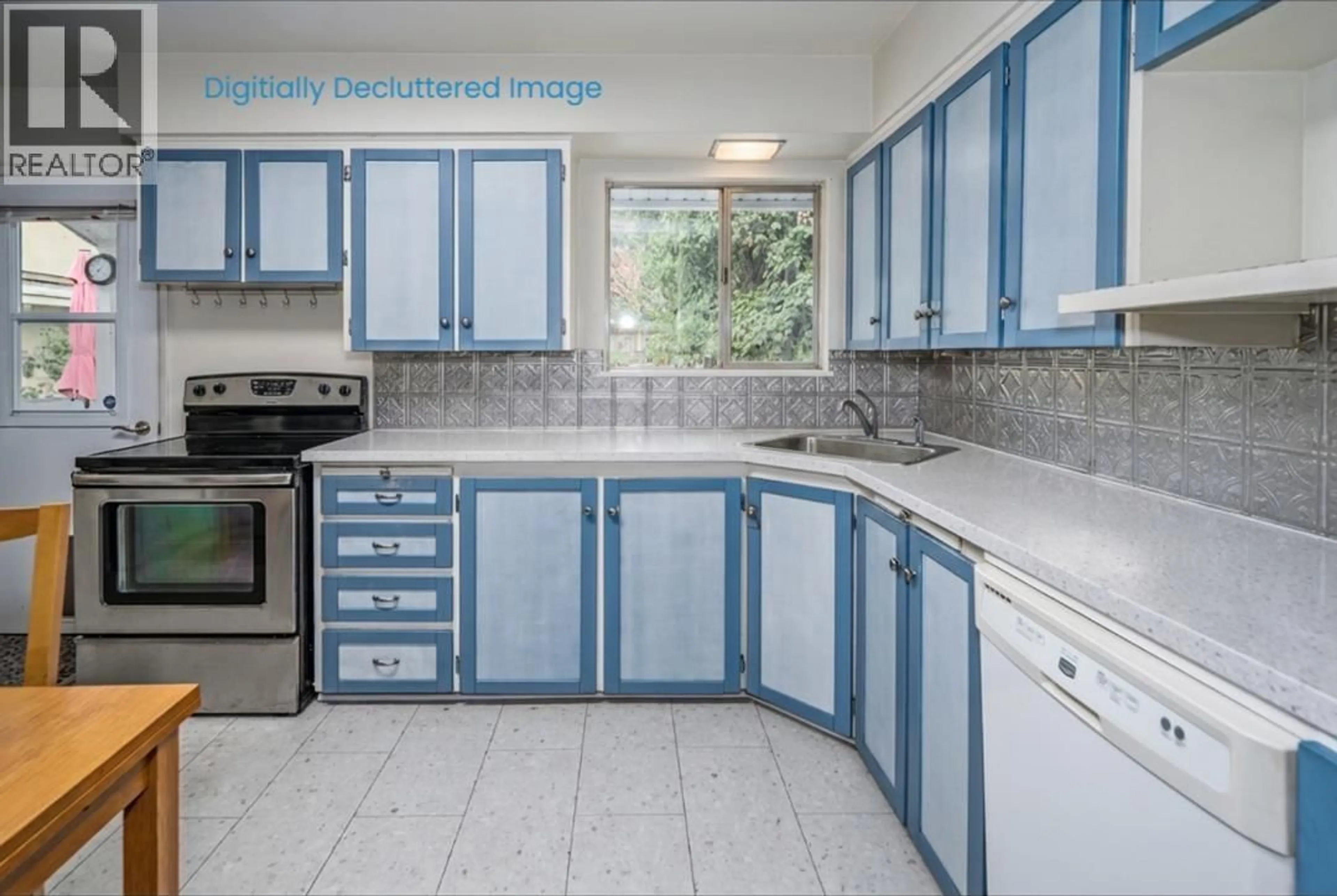 Standard kitchen, ceramic/tile floor for 6380 CHATSWORTH ROAD, Richmond British Columbia V7C3S3