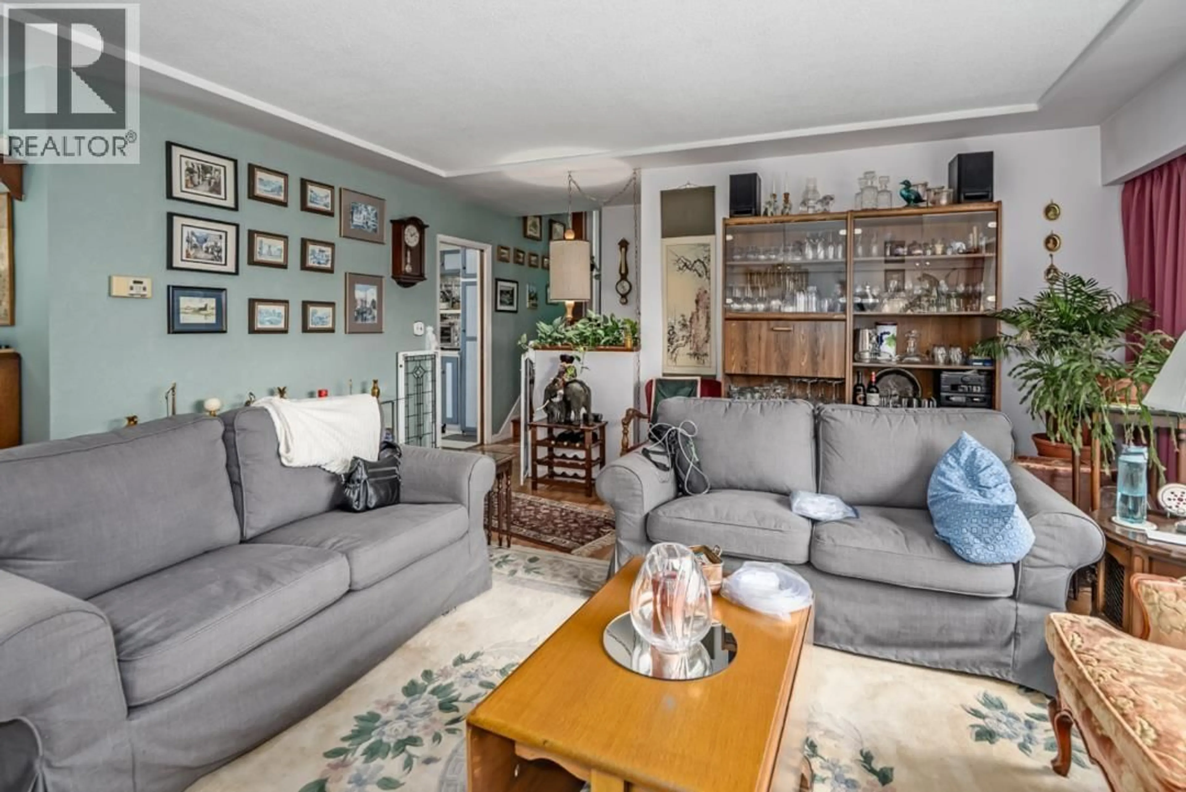 Living room with furniture, unknown for 6380 CHATSWORTH ROAD, Richmond British Columbia V7C3S3