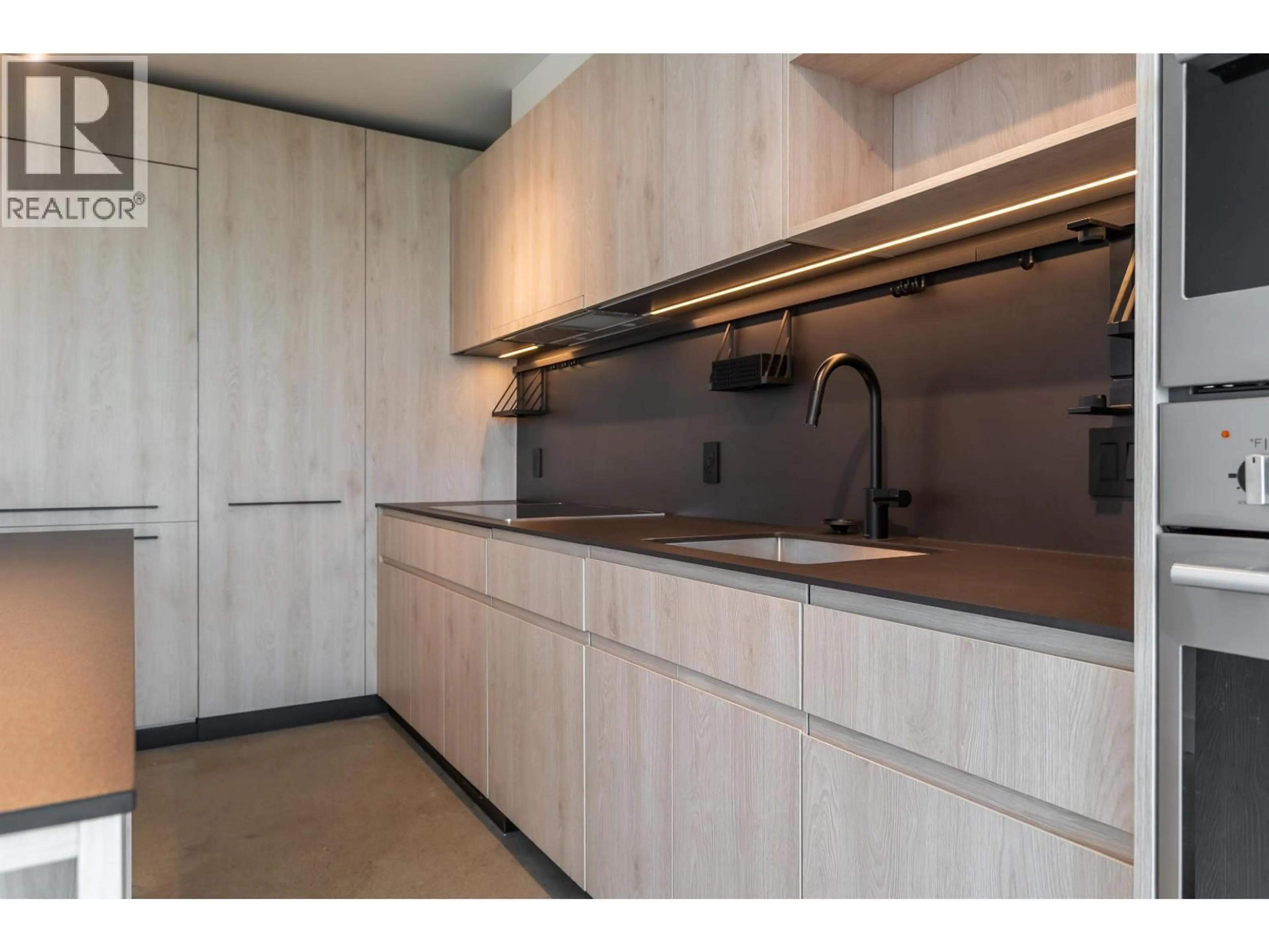 Standard kitchen, unknown for 1302 - 3996 DUMFRIES STREET, Vancouver British Columbia V5N0J1