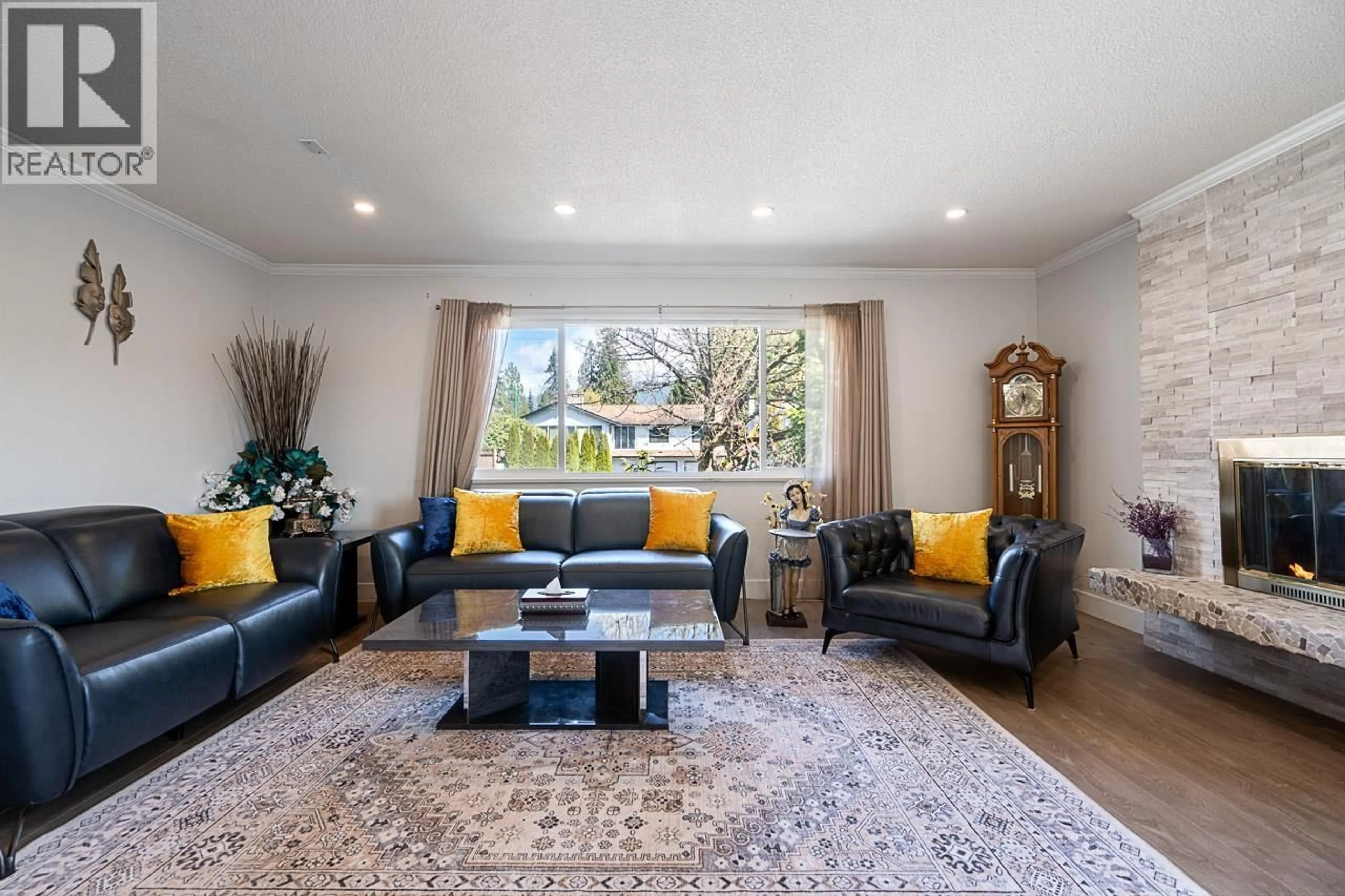Living room with furniture, unknown for 2333 KIRKSTONE ROAD, North Vancouver British Columbia V7J3M1