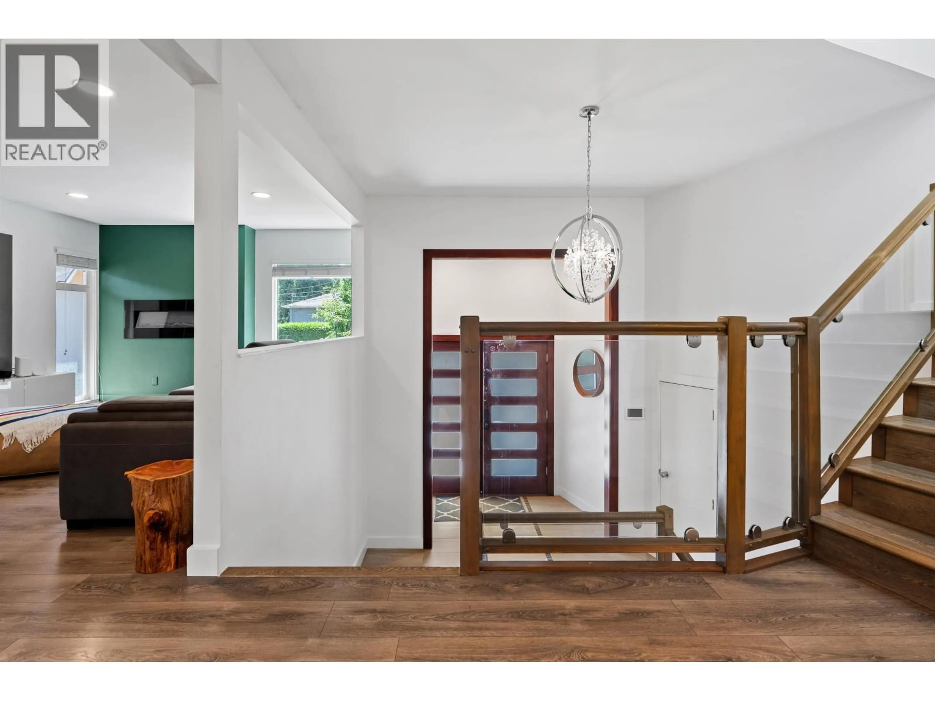 Indoor entryway for 603 RIALTO COURT, Coquitlam British Columbia V3J6K7