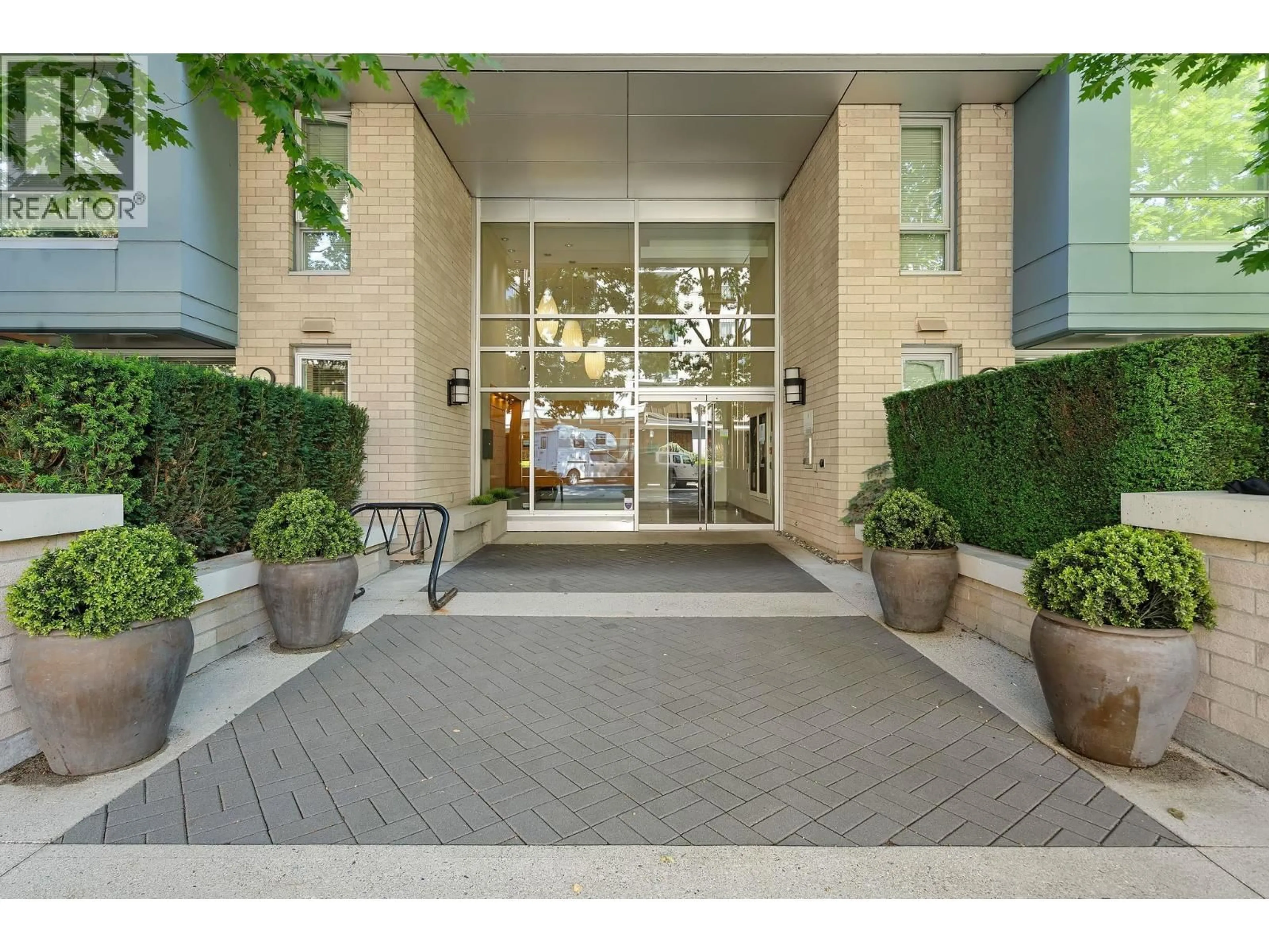 Indoor foyer for 907 - 175 WEST 2ND ST STREET, North Vancouver British Columbia V7M0A5