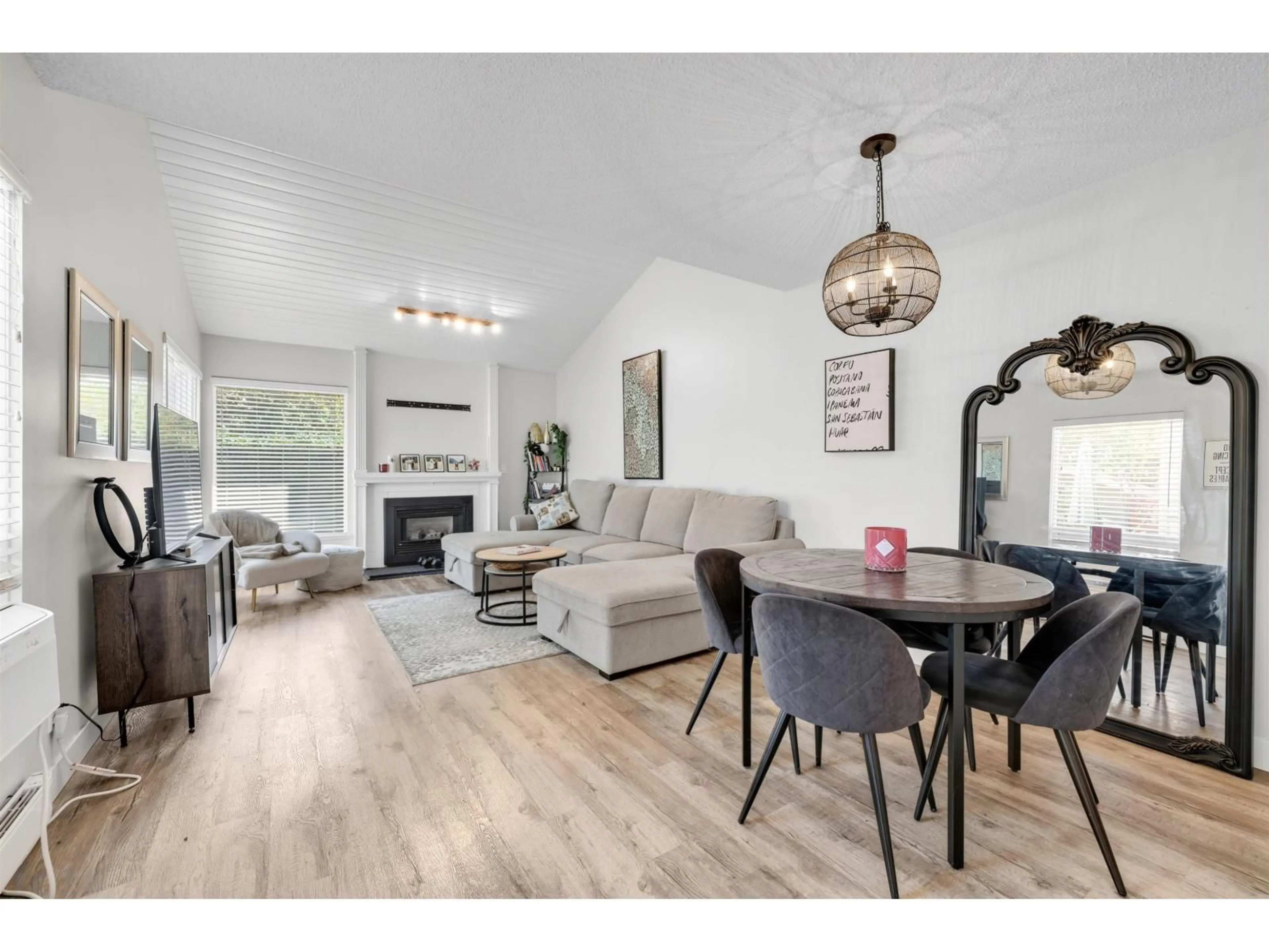 Living room with furniture, wood/laminate floor for 19211 FAIRWAY DRIVE, Surrey British Columbia V3S5M8