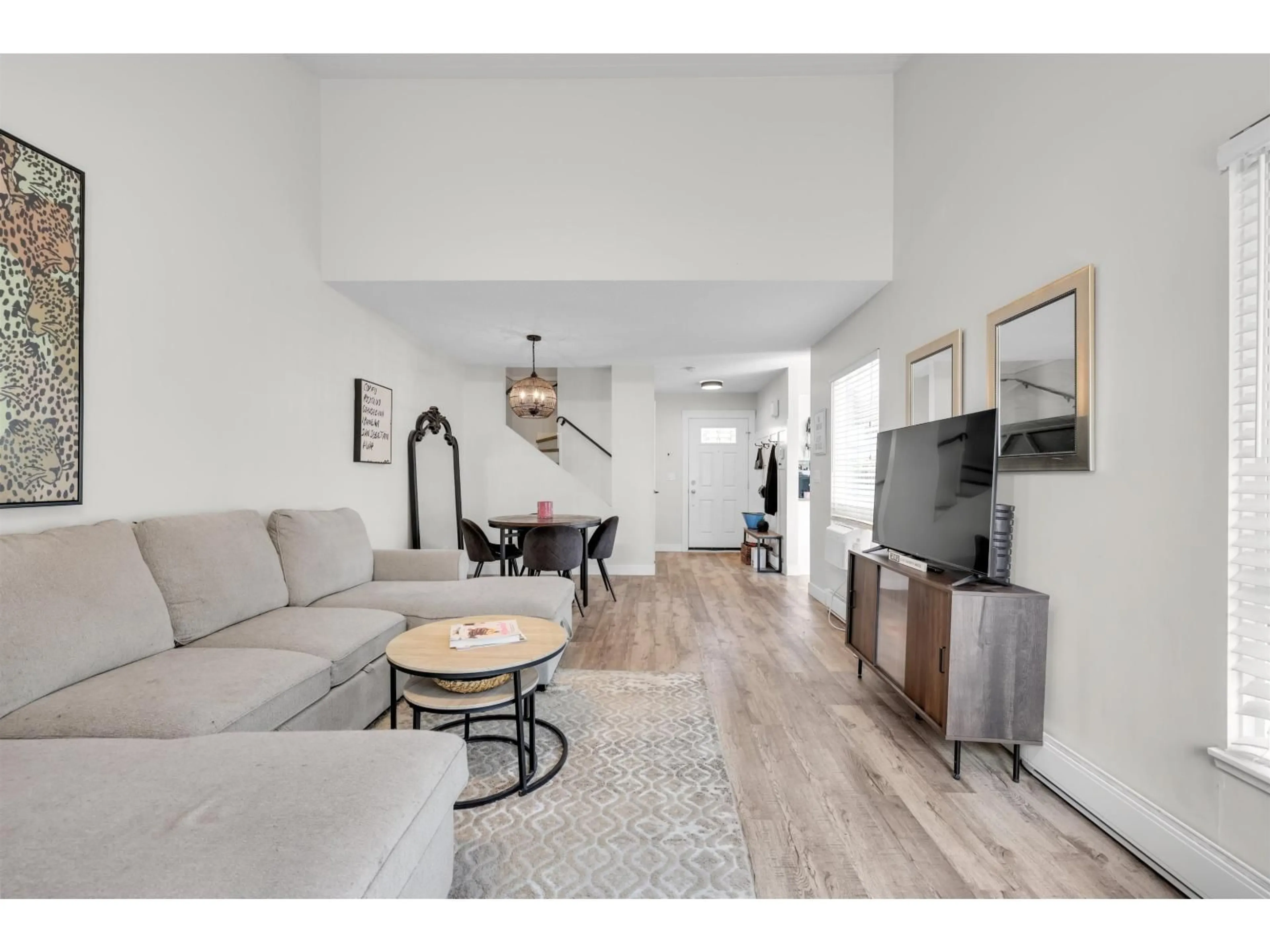 Living room with furniture, unknown for 19211 FAIRWAY DRIVE, Surrey British Columbia V3S5M8