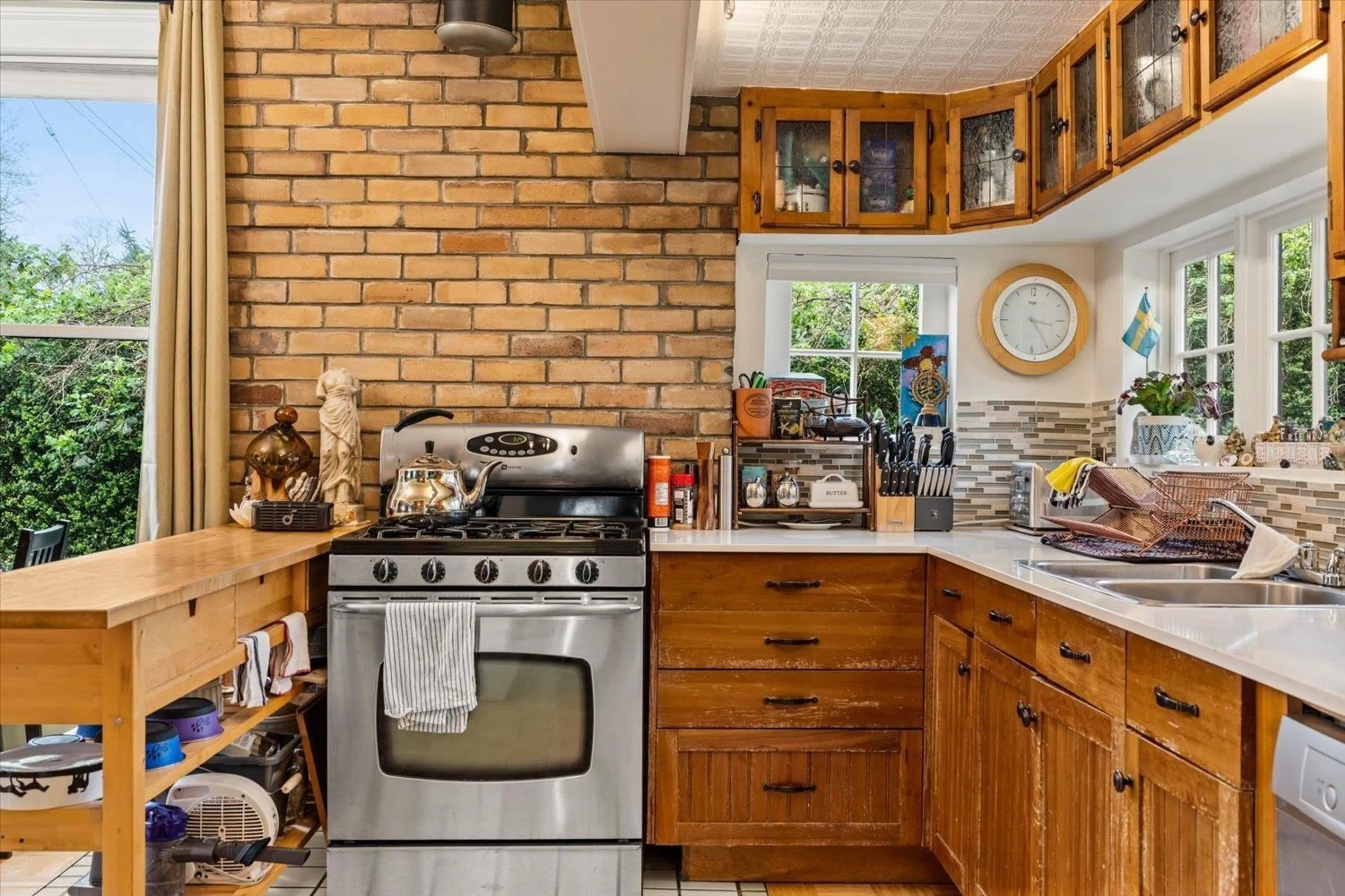 Standard kitchen, ceramic/tile floor for 4358 WRIGHT STREET, Abbotsford British Columbia V2S7Y8