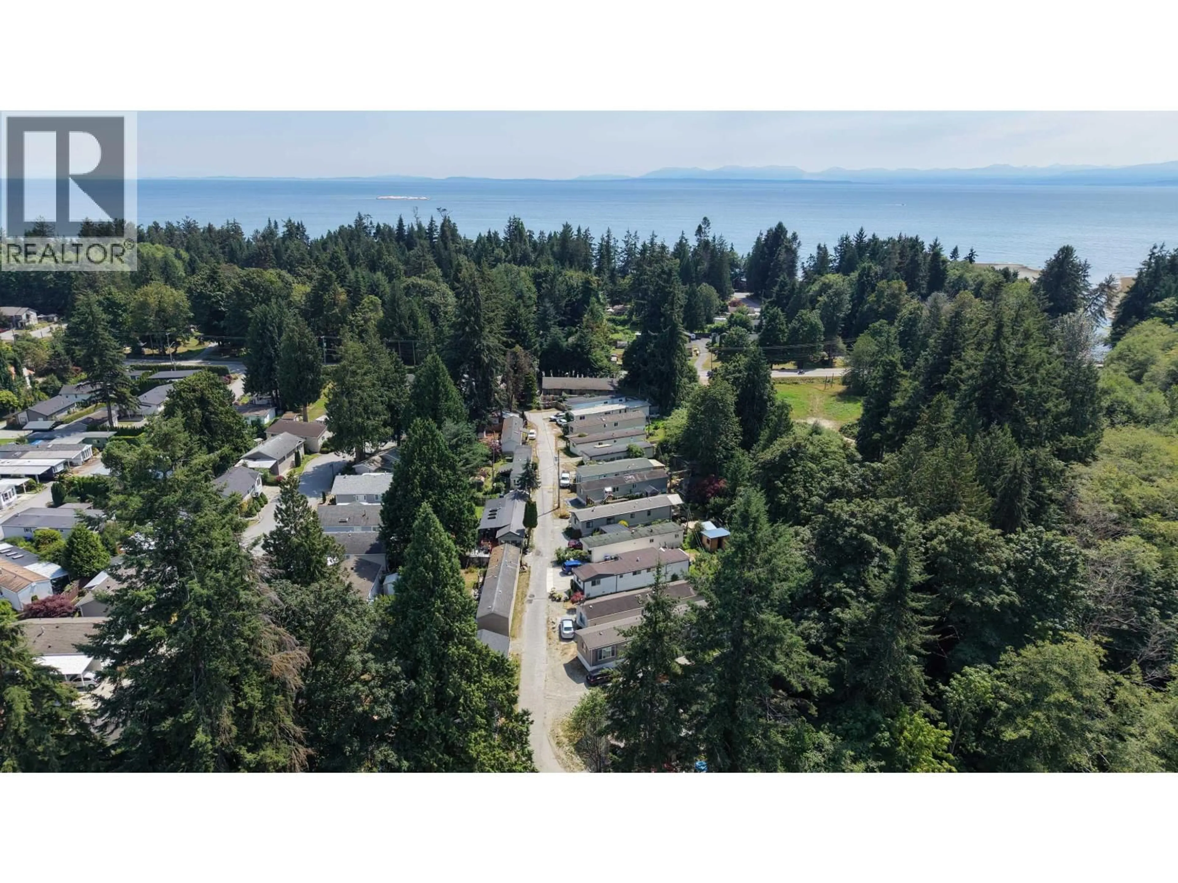 A pic from outside/outdoor area/front of a property/back of a property/a pic from drone, unknown for 1 - 4514 SUNSHINE COAST HIGHWAY, Sechelt British Columbia V7Z0G9
