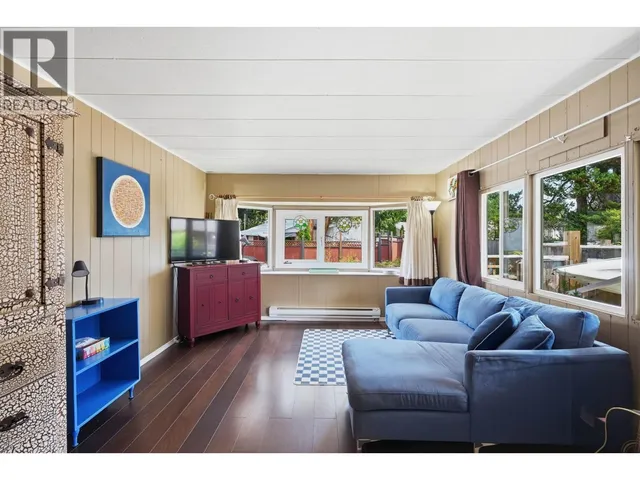 1 - 4514 SUNSHINE COAST HIGHWAY, Sechelt
