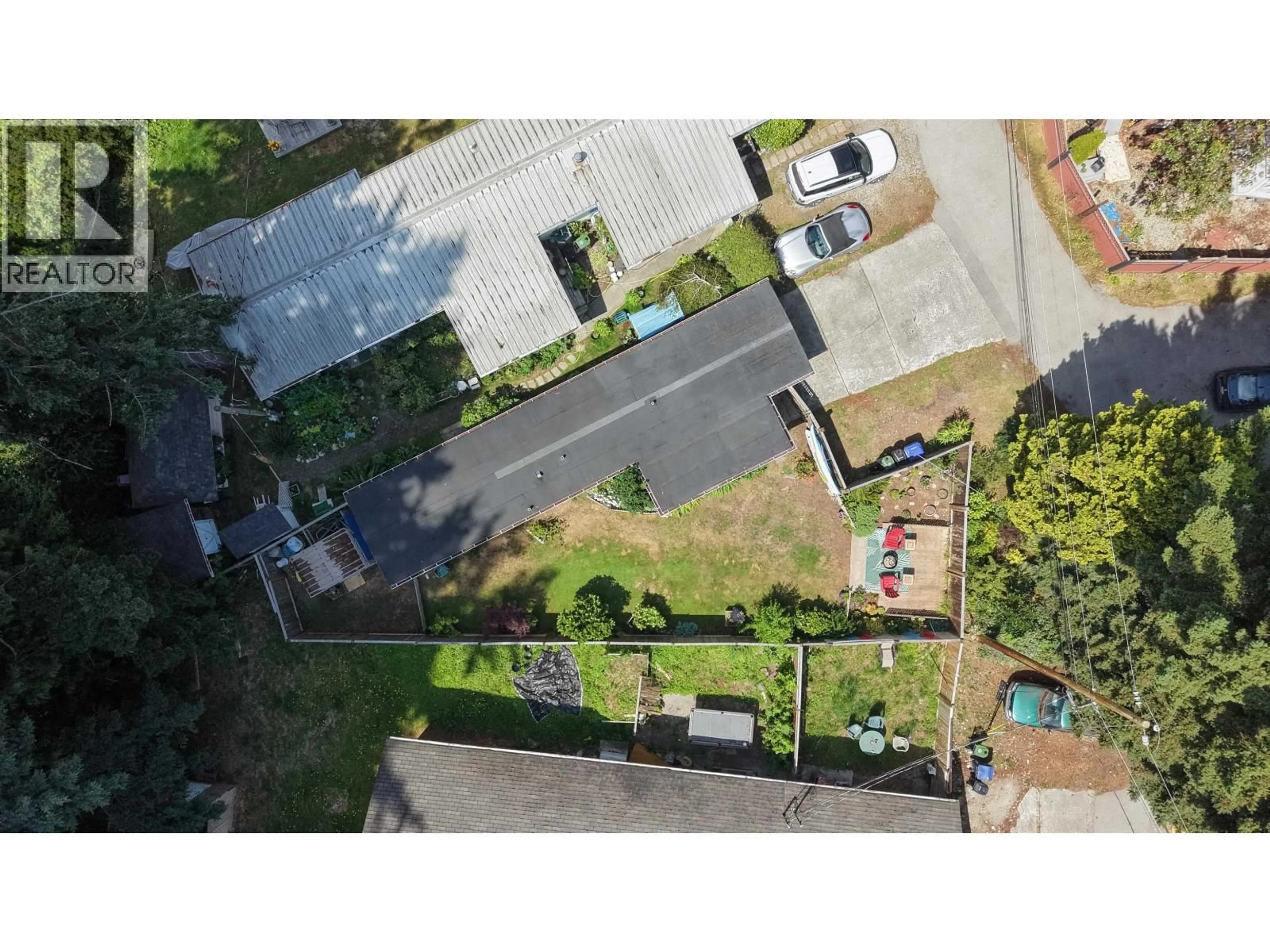 A pic from outside/outdoor area/front of a property/back of a property/a pic from drone, street for 1 - 4514 SUNSHINE COAST HIGHWAY, Sechelt British Columbia V7Z0G9