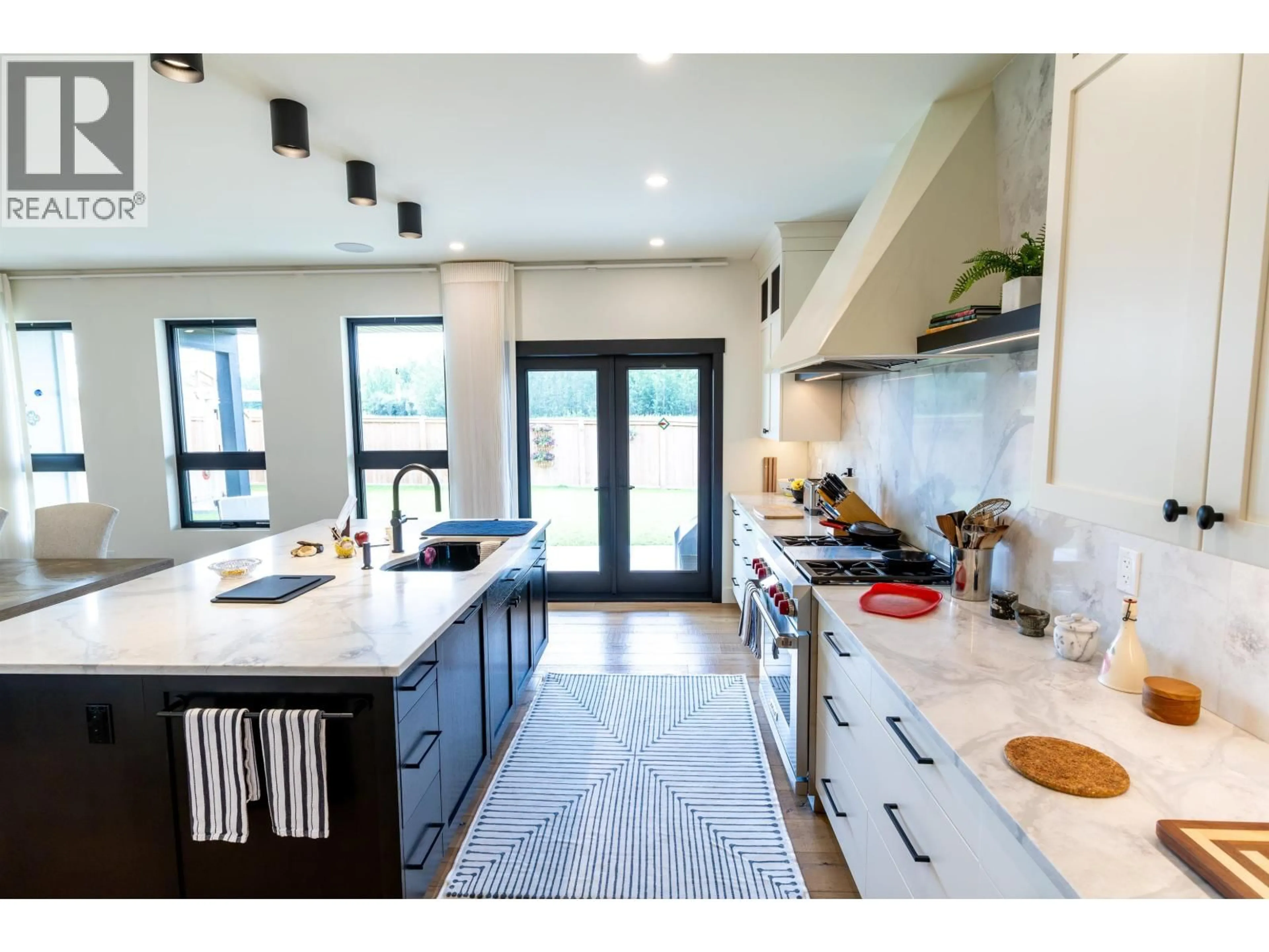 Contemporary kitchen, ceramic/tile floor for 11229 112 AVENUE, Fort St. John British Columbia V1J0R5