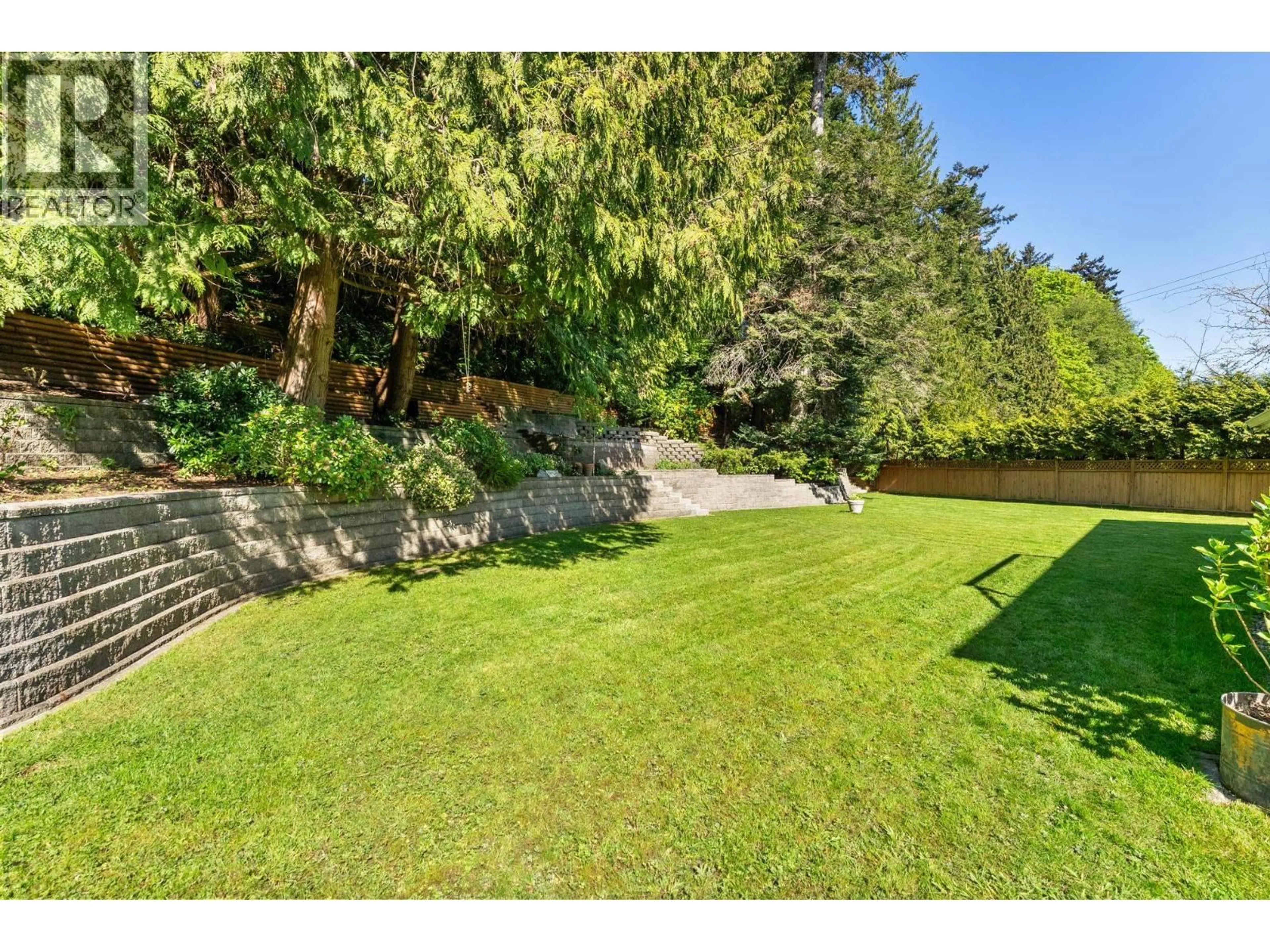A pic from outside/outdoor area/front of a property/back of a property/a pic from drone, unknown for 905 EDEN CRESCENT, Tsawwassen British Columbia V4L1W6