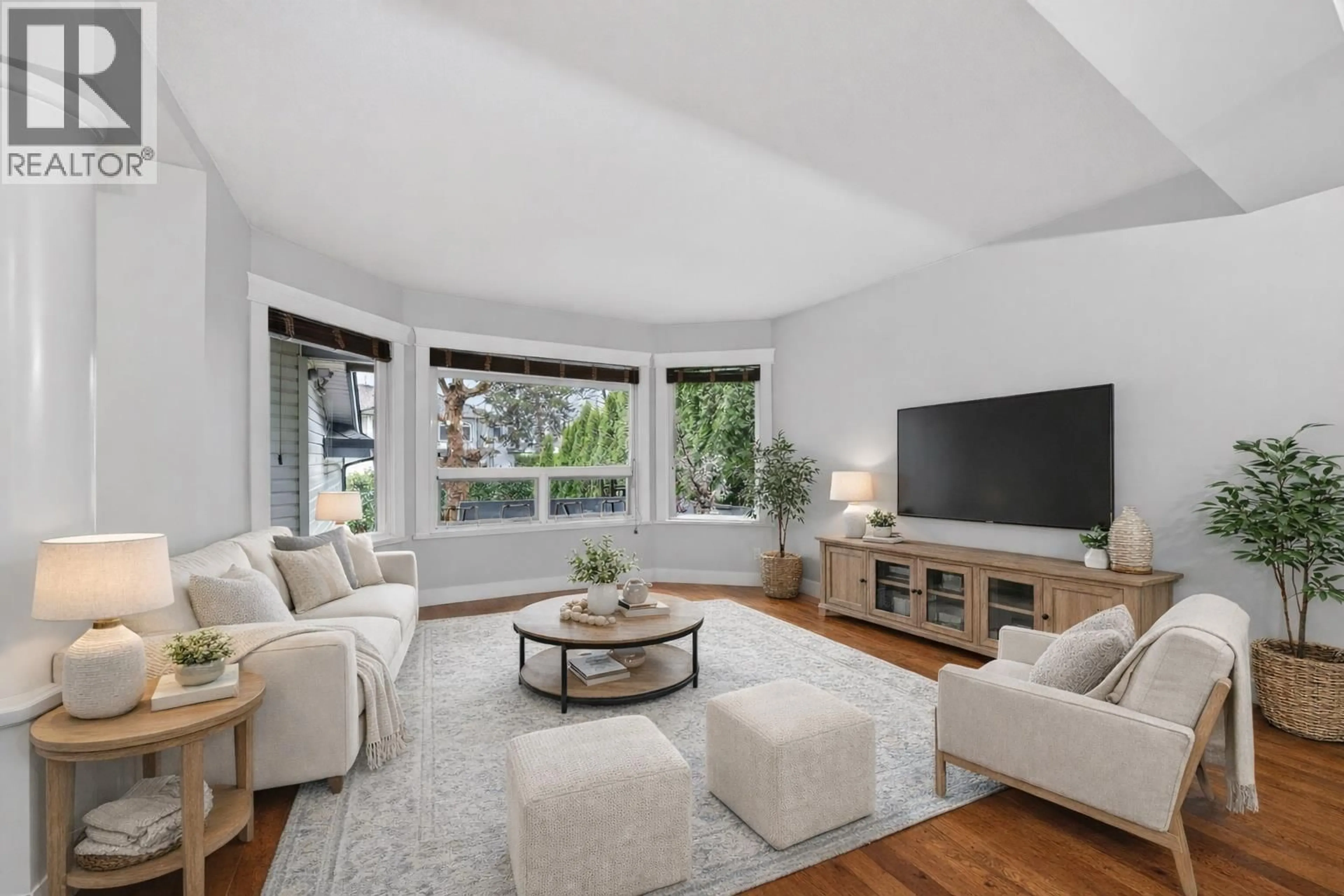 Living room with furniture, unknown for 5591 OLIVER DRIVE, Richmond British Columbia V6V2P2