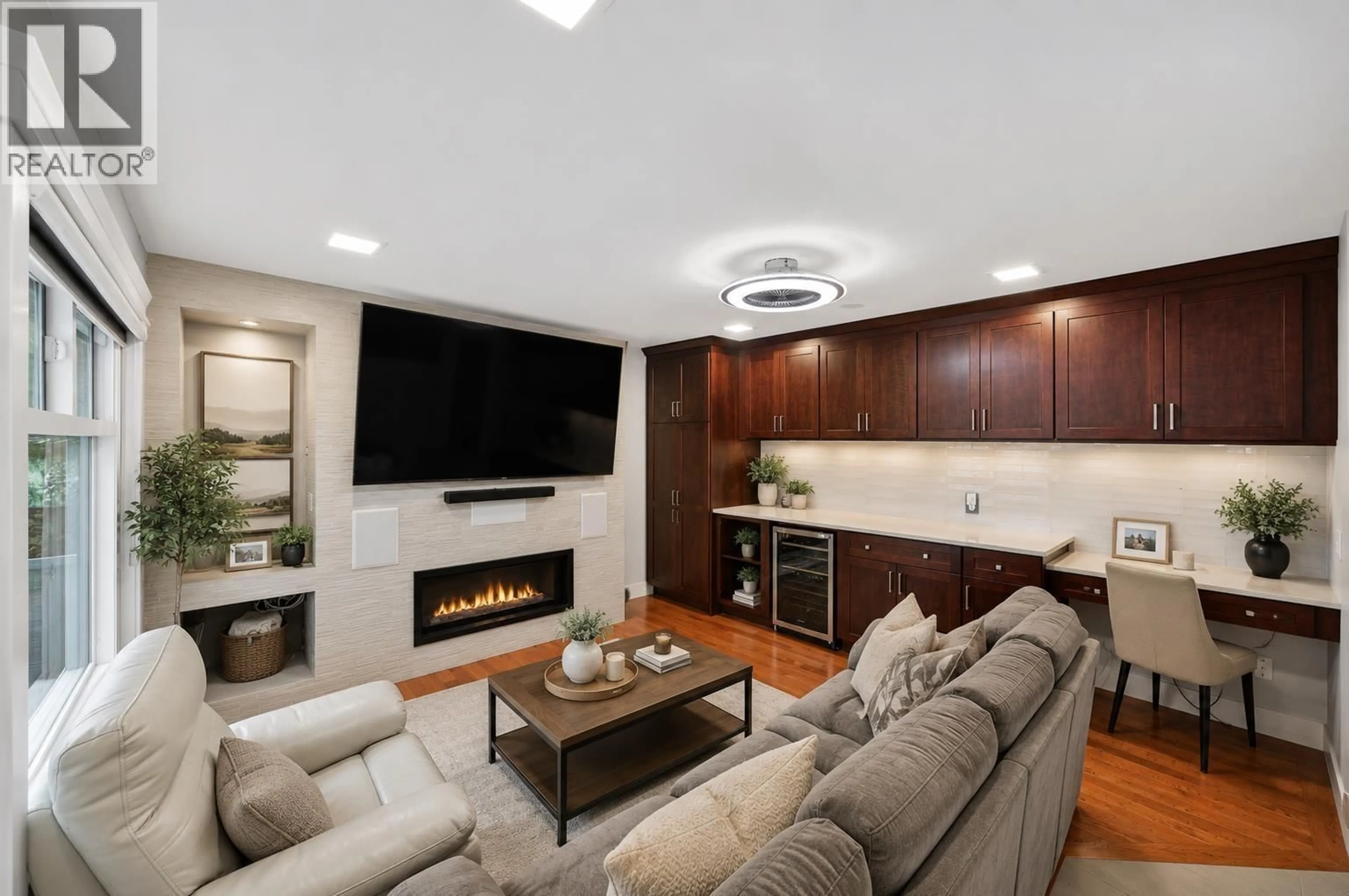 Living room with furniture, unknown for 5591 OLIVER DRIVE, Richmond British Columbia V6V2P2