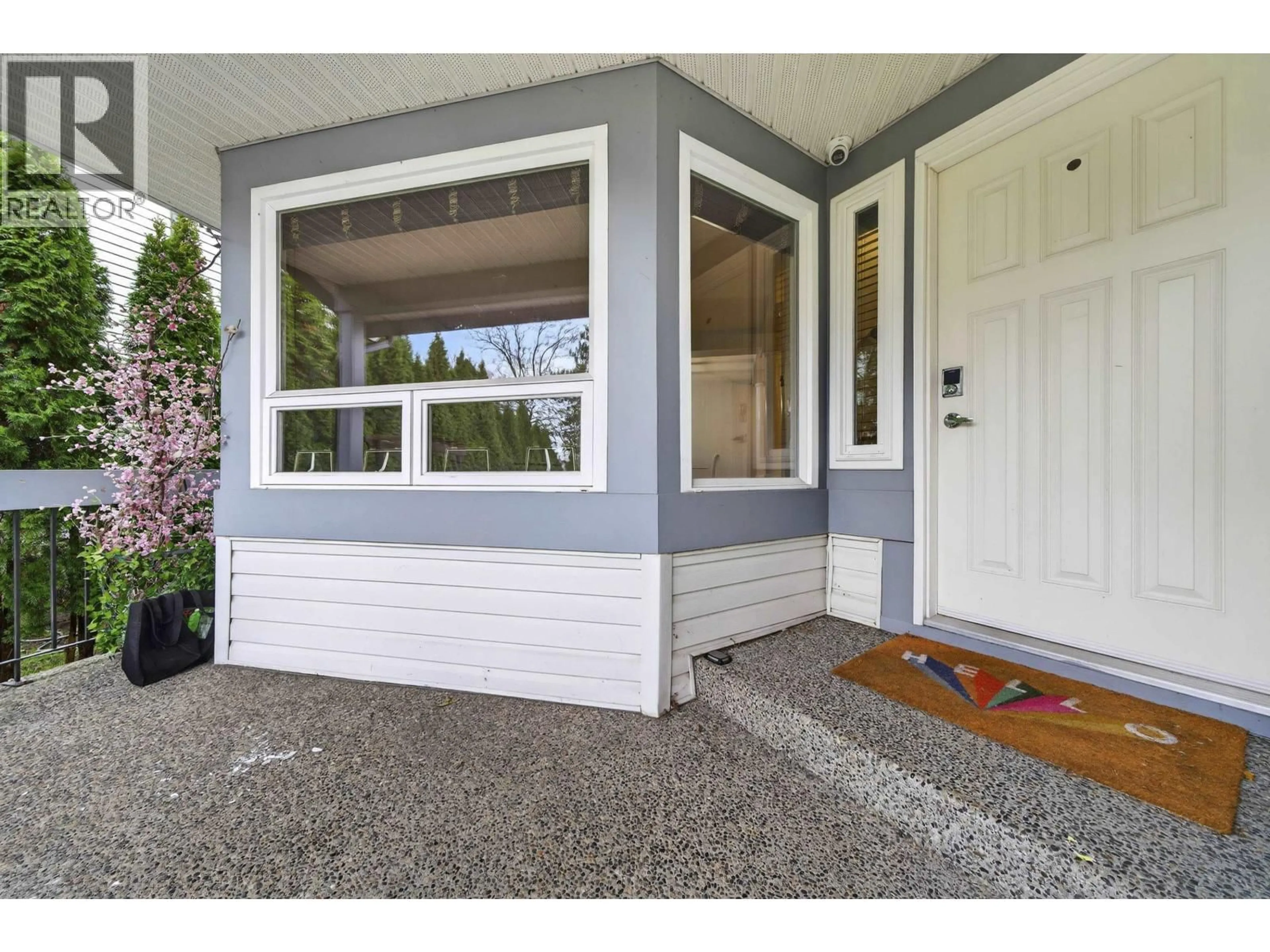 Home with vinyl exterior material, street for 5591 OLIVER DRIVE, Richmond British Columbia V6V2P2
