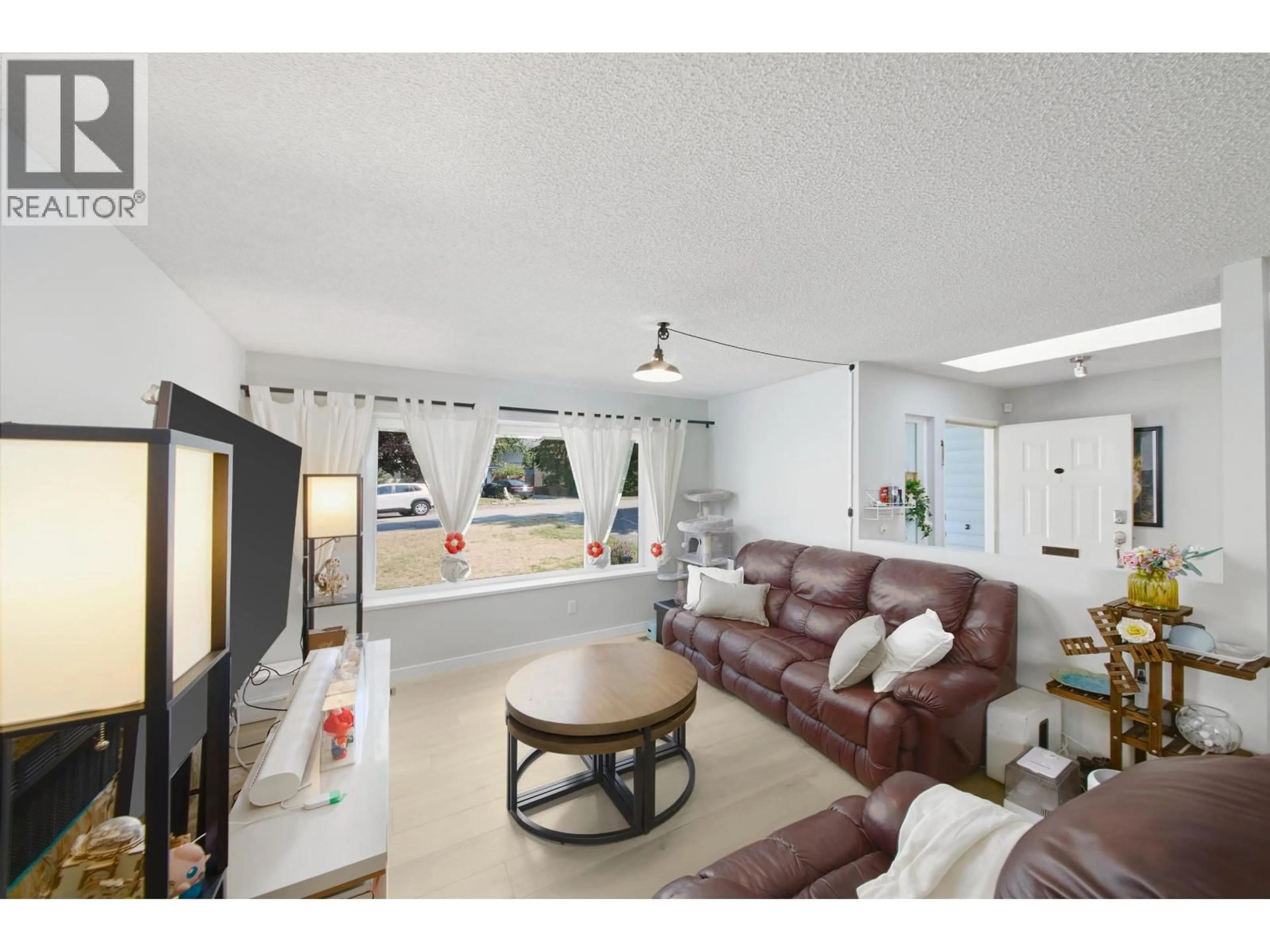 Living room with furniture, unknown for 22130 RIVER BEND, Maple Ridge British Columbia V2X9P3