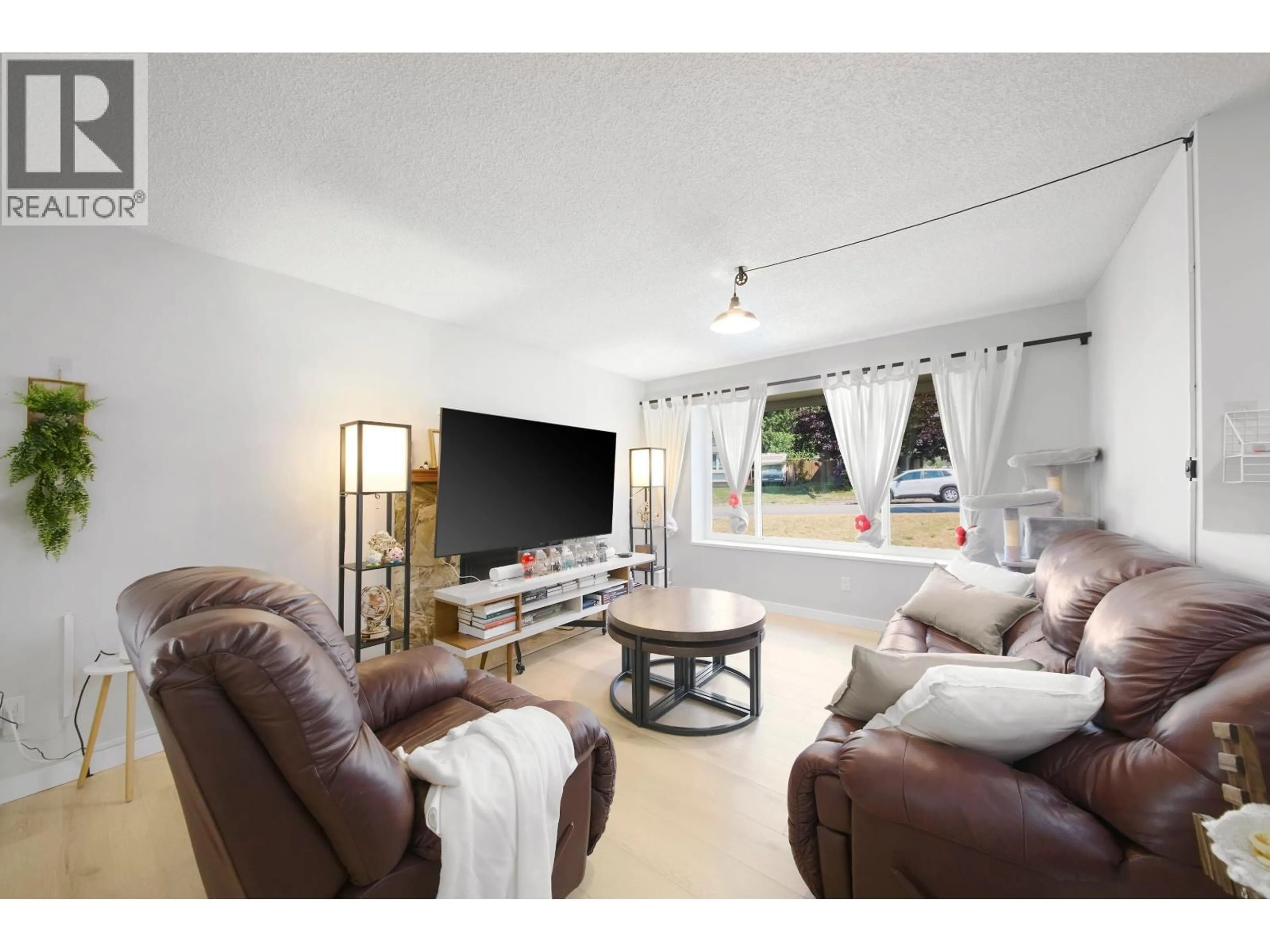 Living room with furniture, unknown for 22130 RIVER BEND, Maple Ridge British Columbia V2X9P3