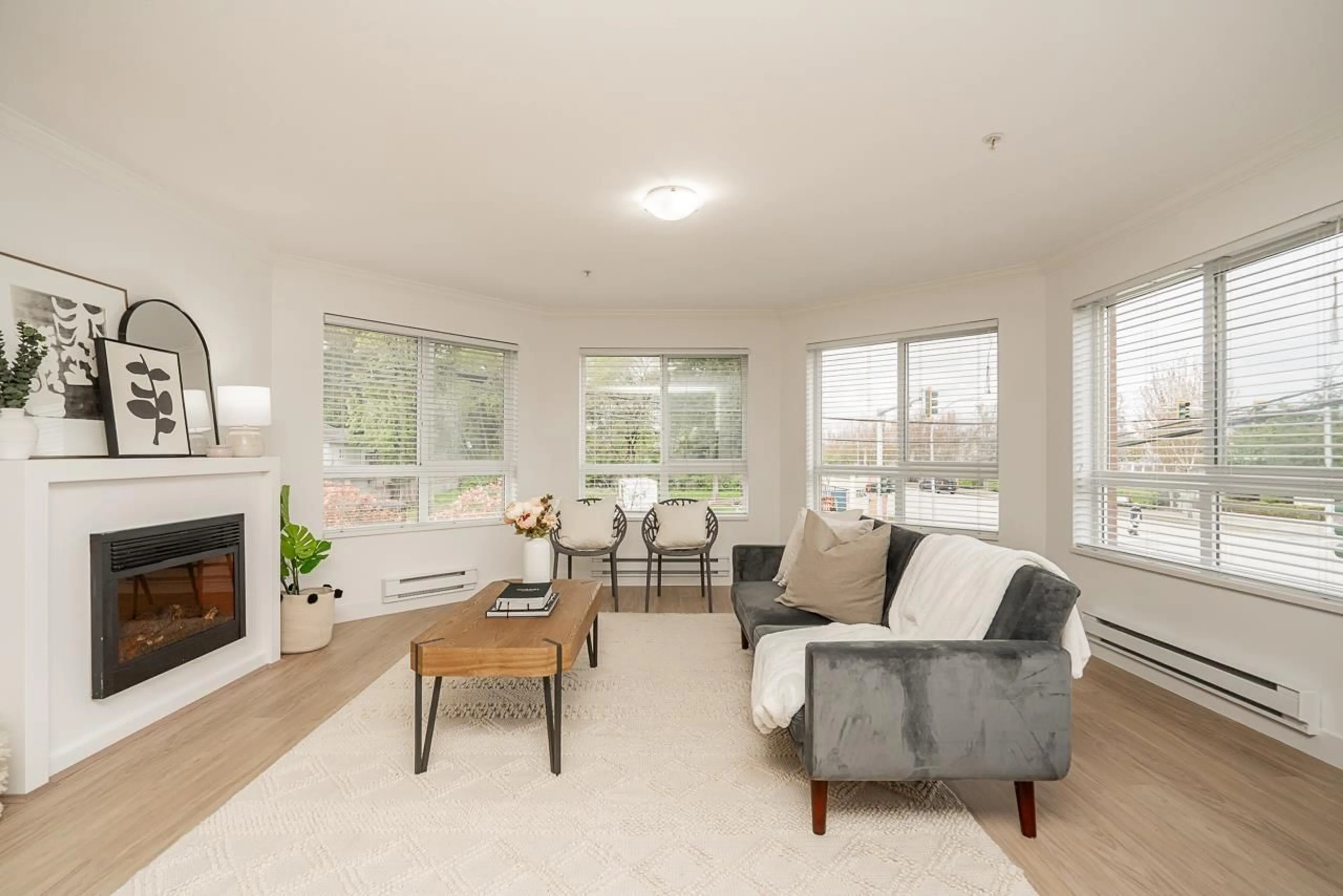 Living room with furniture, wood/laminate floor for 215 - 14960 102A AVENUE, Surrey British Columbia V3R6A3