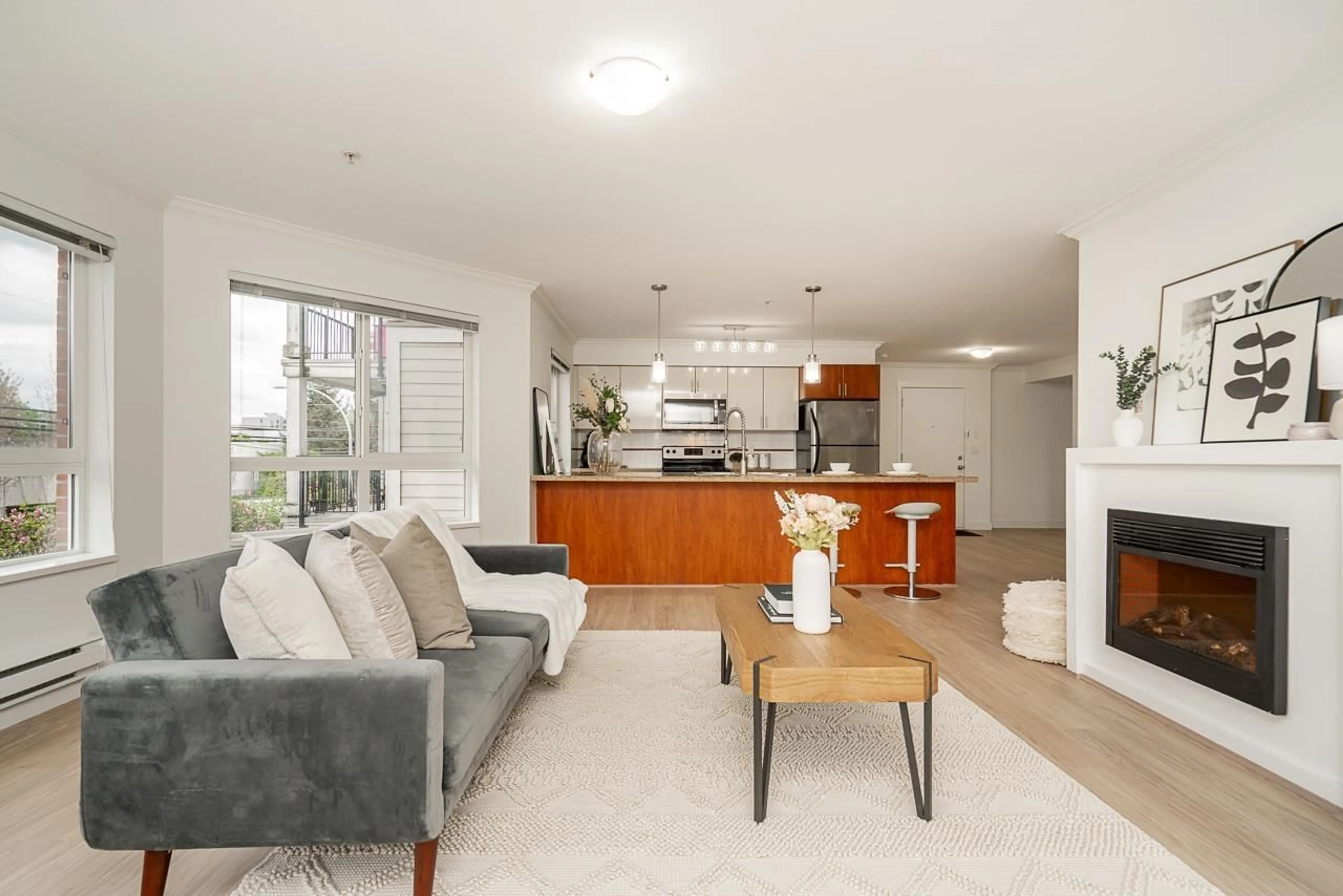 Living room with furniture, unknown for 215 - 14960 102A AVENUE, Surrey British Columbia V3R6A3