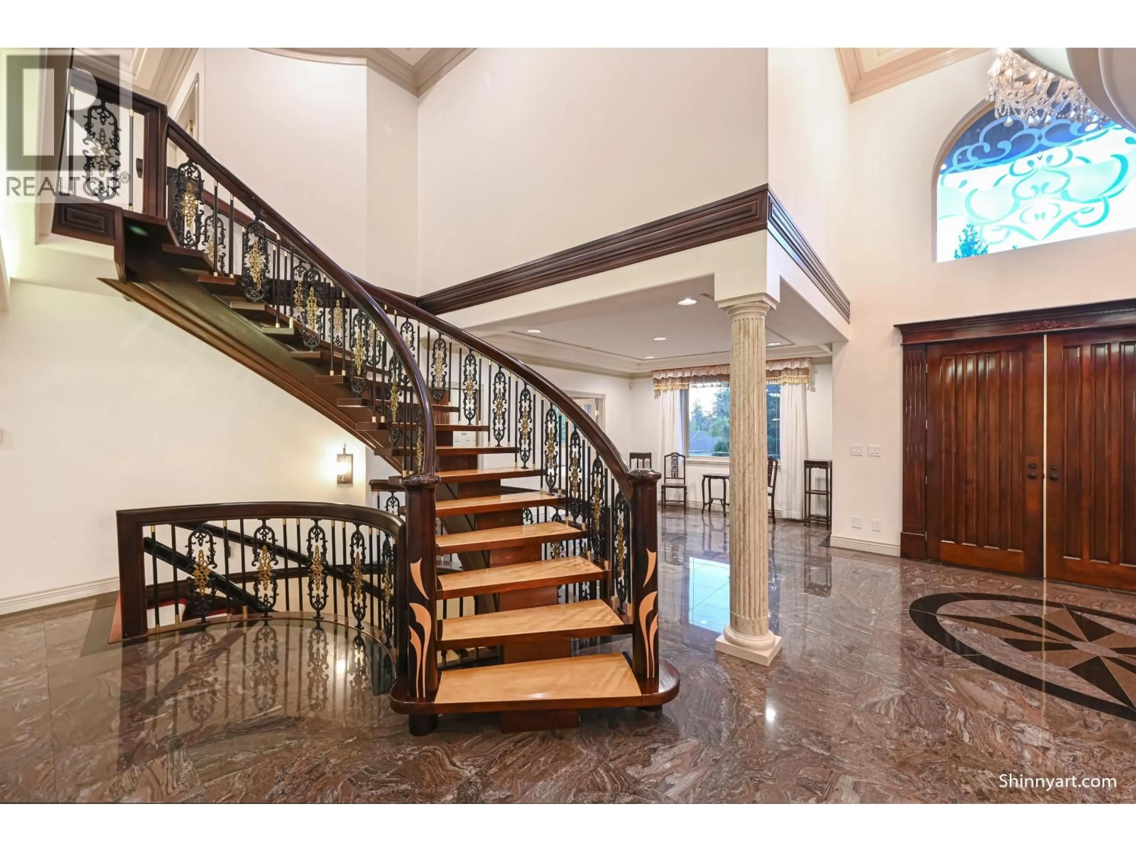 Indoor foyer for 3063 PLATEAU BOULEVARD, Coquitlam British Columbia V3E2Y7
