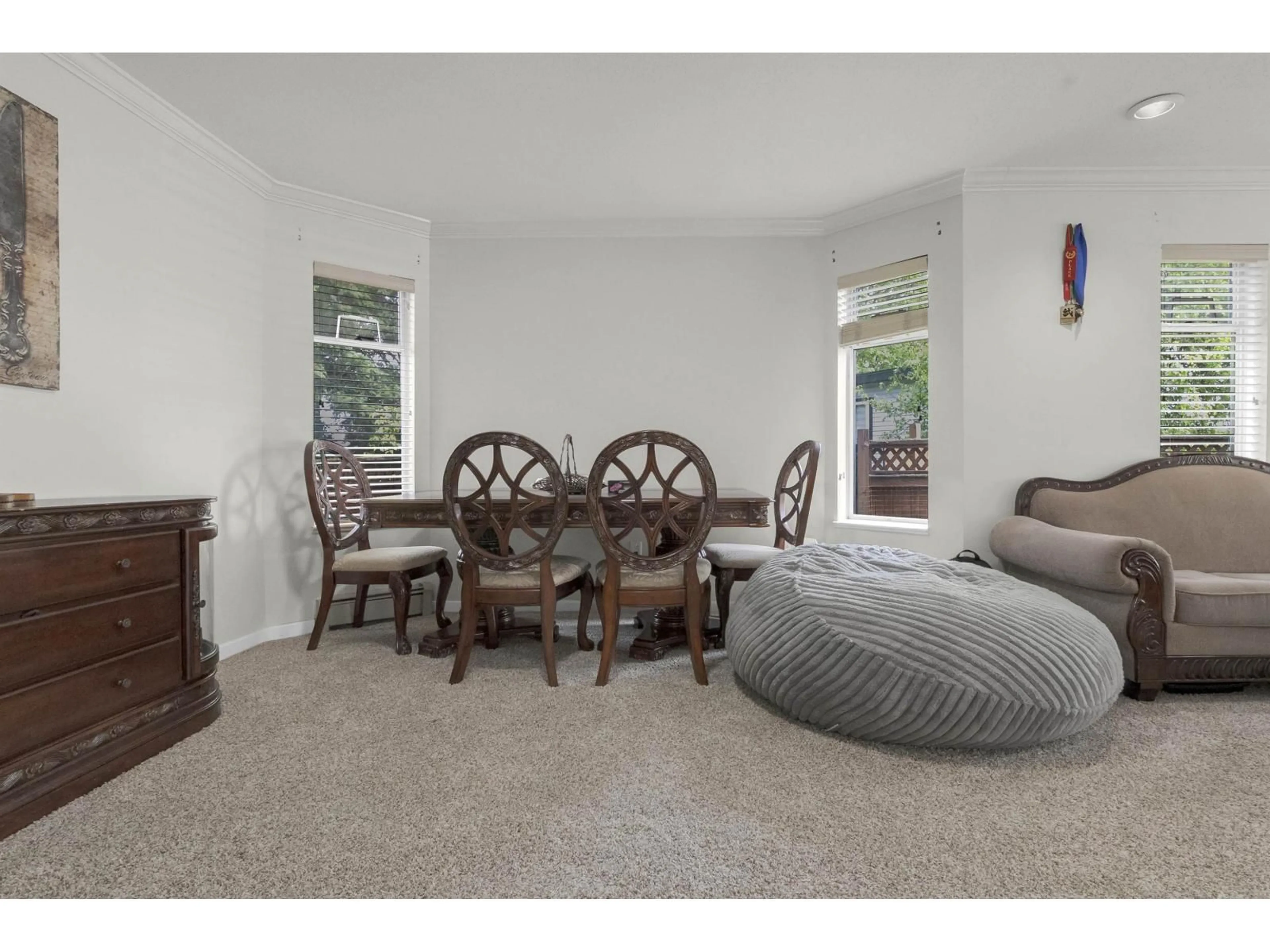 Living room with furniture, unknown for 14337 77 AVENUE, Surrey British Columbia V3W0X9