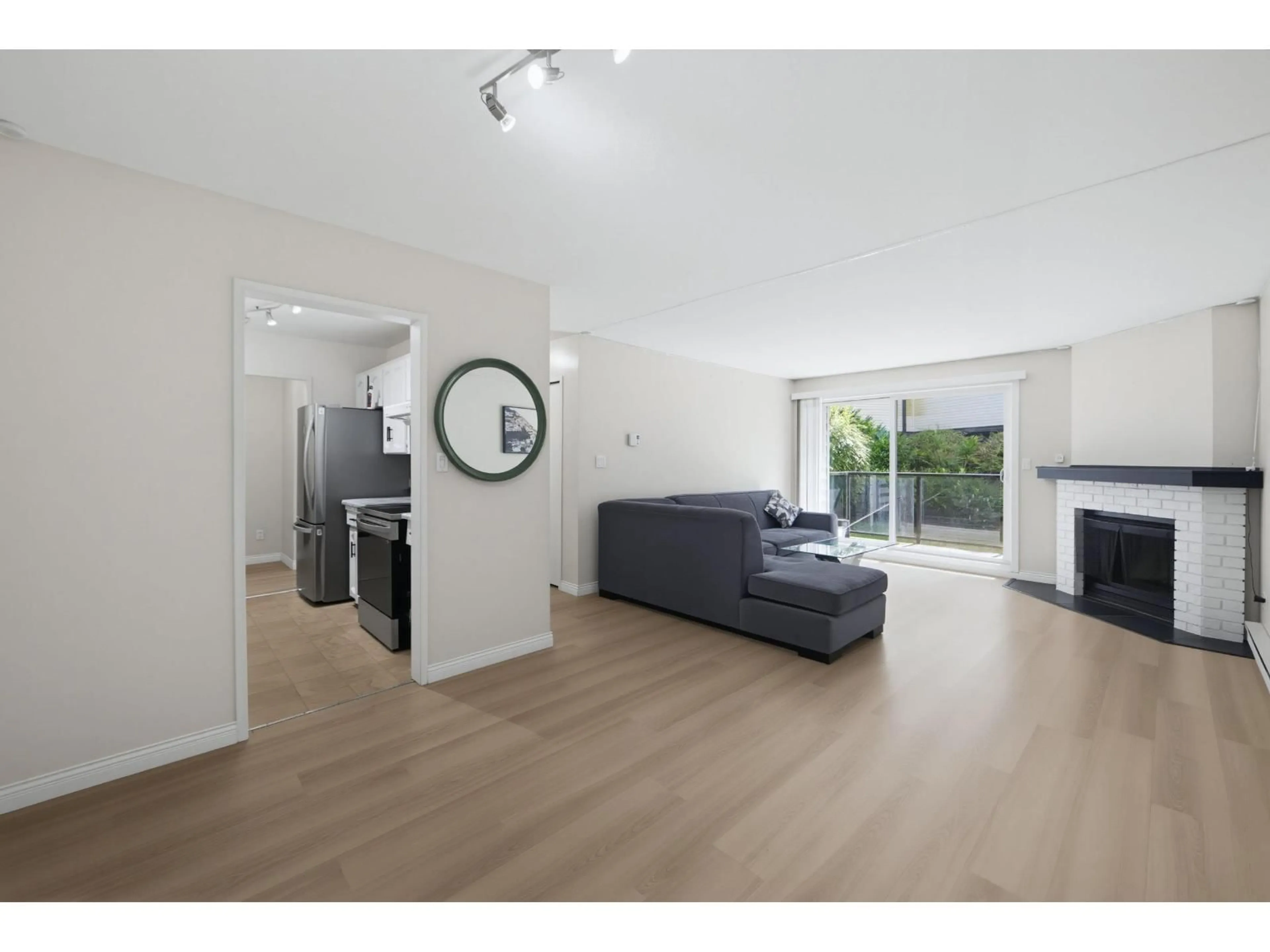 A pic of a room for 107 - 32124 TIMS AVENUE, Abbotsford British Columbia V2T2H4