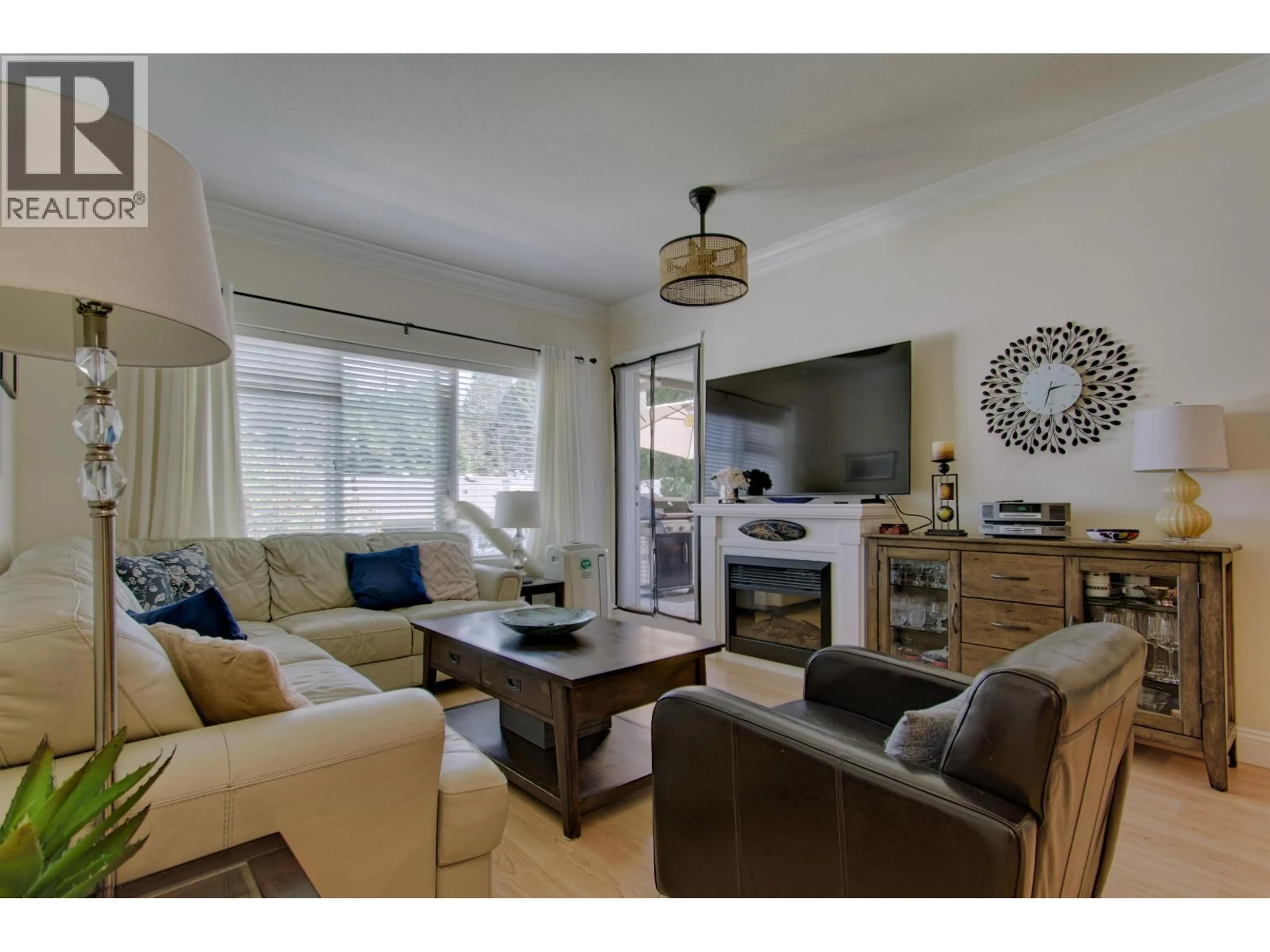 Living room with furniture, wood/laminate floor for 407 - 22150 DEWDNEY TRUNK ROAD, Maple Ridge British Columbia V2X3H6