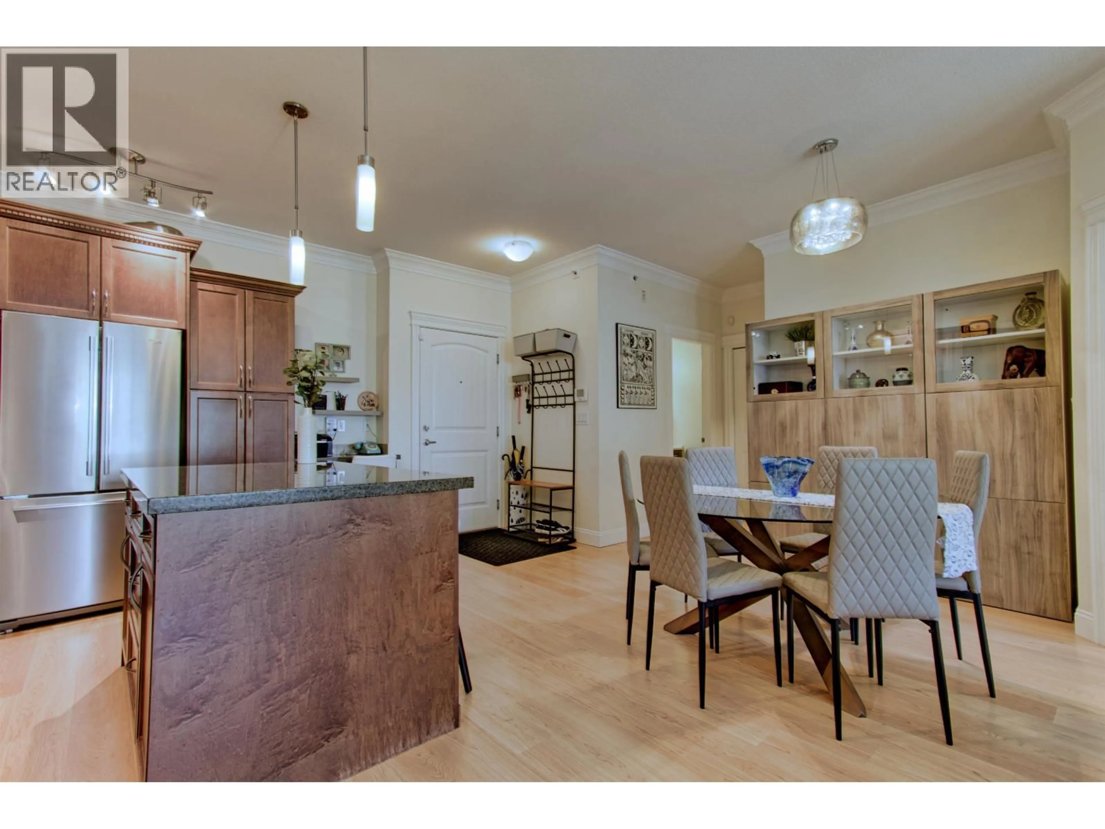 Open concept kitchen, unknown for 407 - 22150 DEWDNEY TRUNK ROAD, Maple Ridge British Columbia V2X3H6