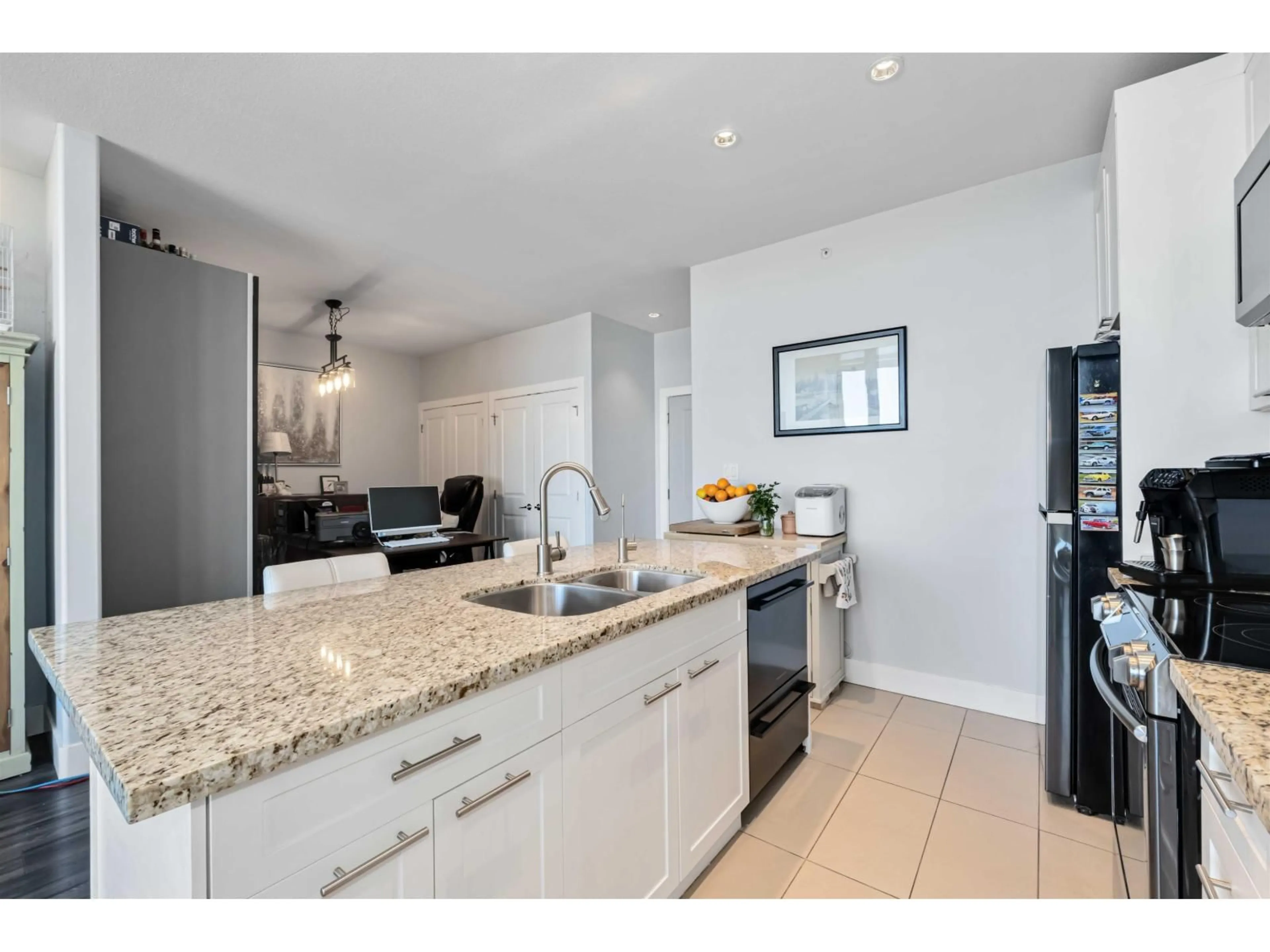 Open concept kitchen, ceramic/tile floor for 421 - 2970 KING GEORGE BOULEVARD, Surrey British Columbia V4P0E6