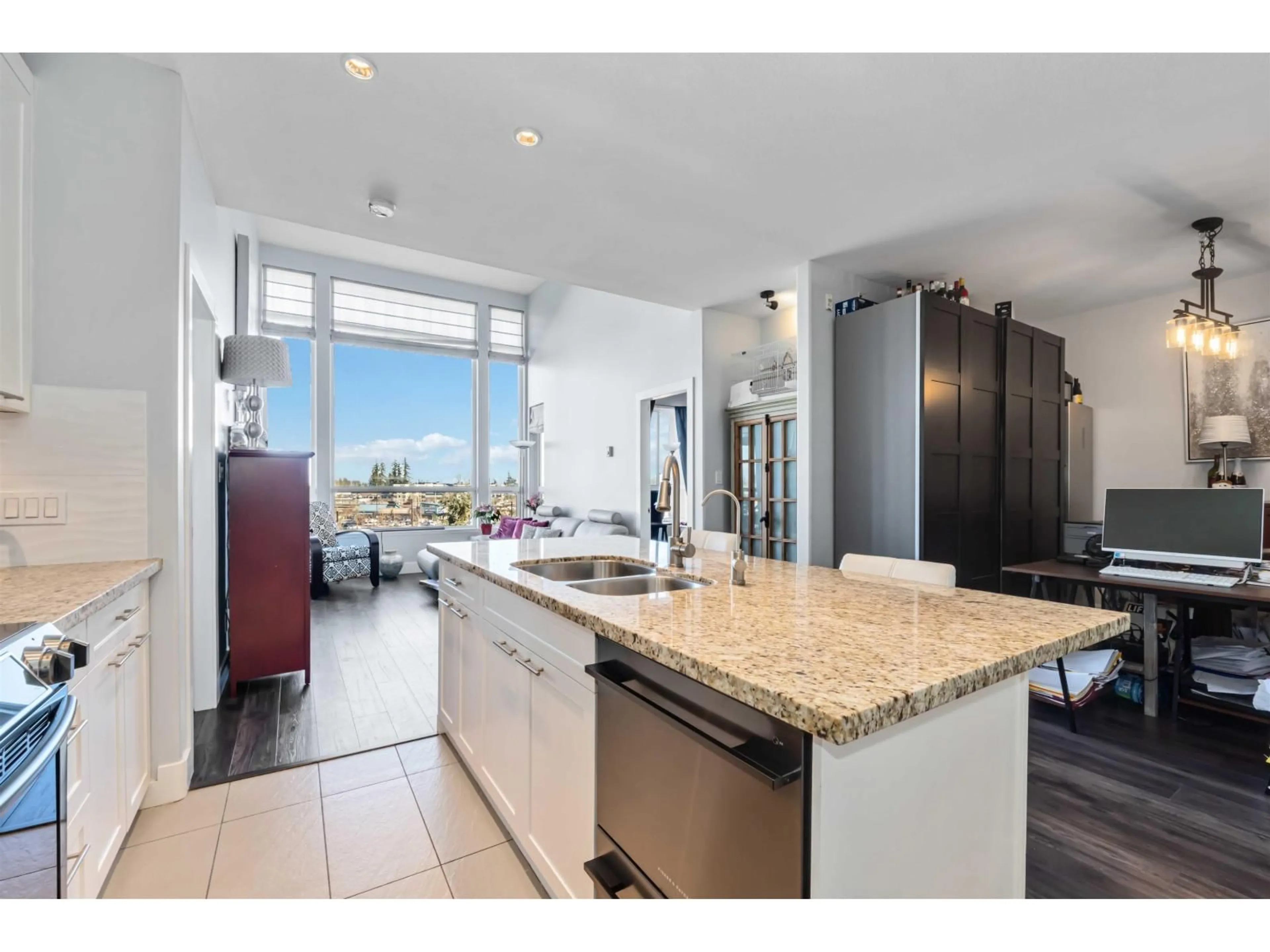 Open concept kitchen, ceramic/tile floor for 421 - 2970 KING GEORGE BOULEVARD, Surrey British Columbia V4P0E6