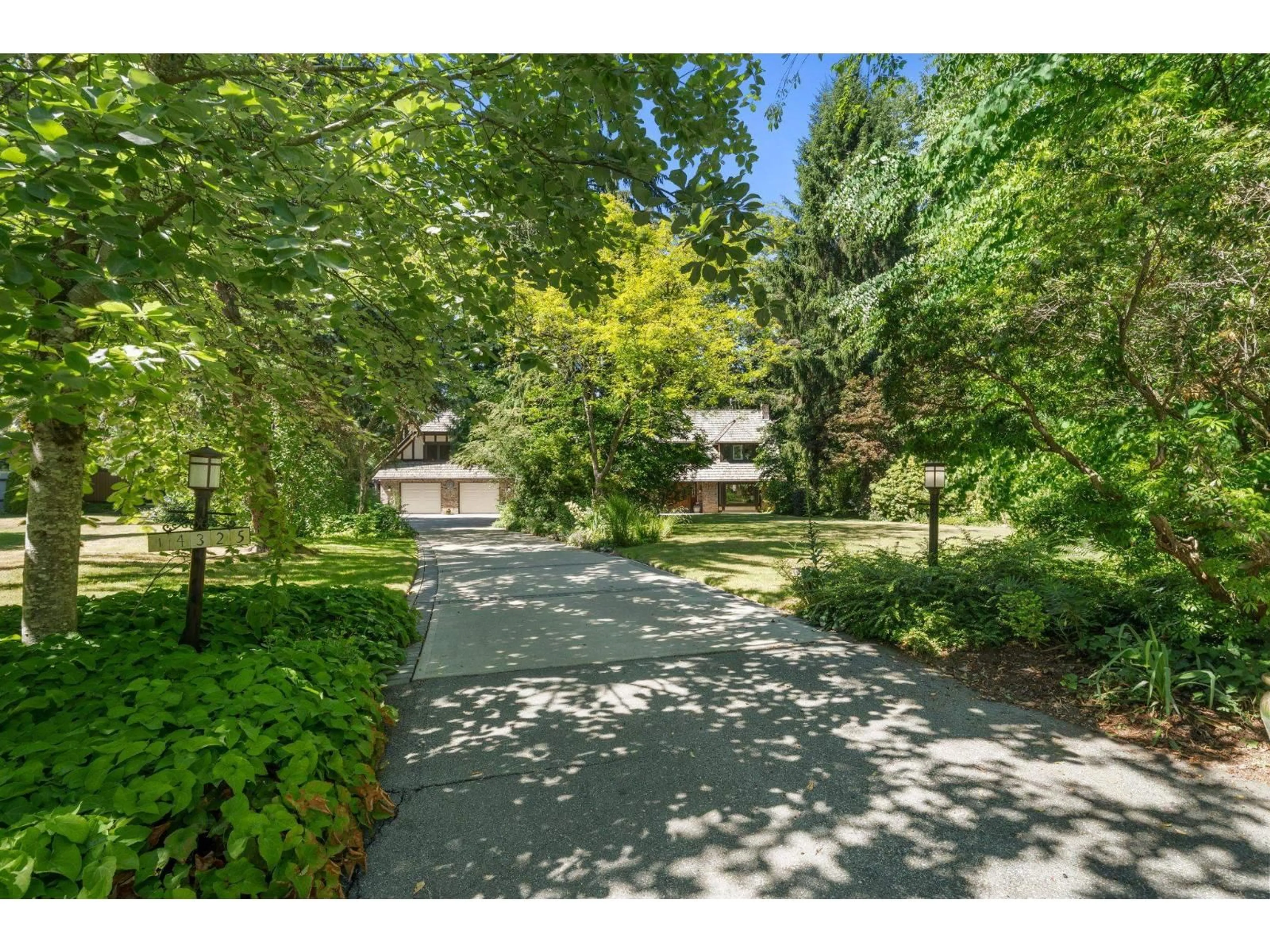 A pic from outside/outdoor area/front of a property/back of a property/a pic from drone, street for 14325 25 AVENUE, Surrey British Columbia V4P1R7