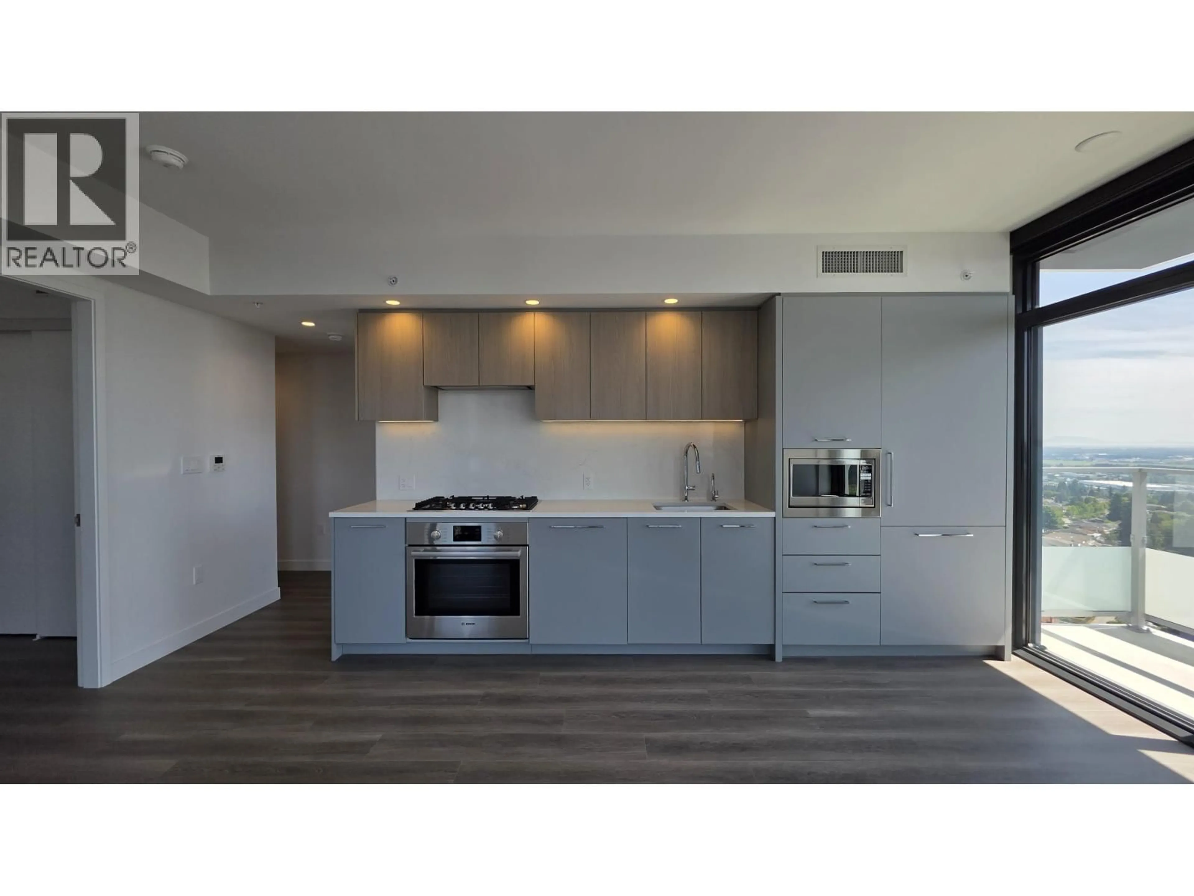 Standard kitchen, wood/laminate floor for 2202 - 6608 SUSSEX AVENUE, Burnaby British Columbia V5H0M3