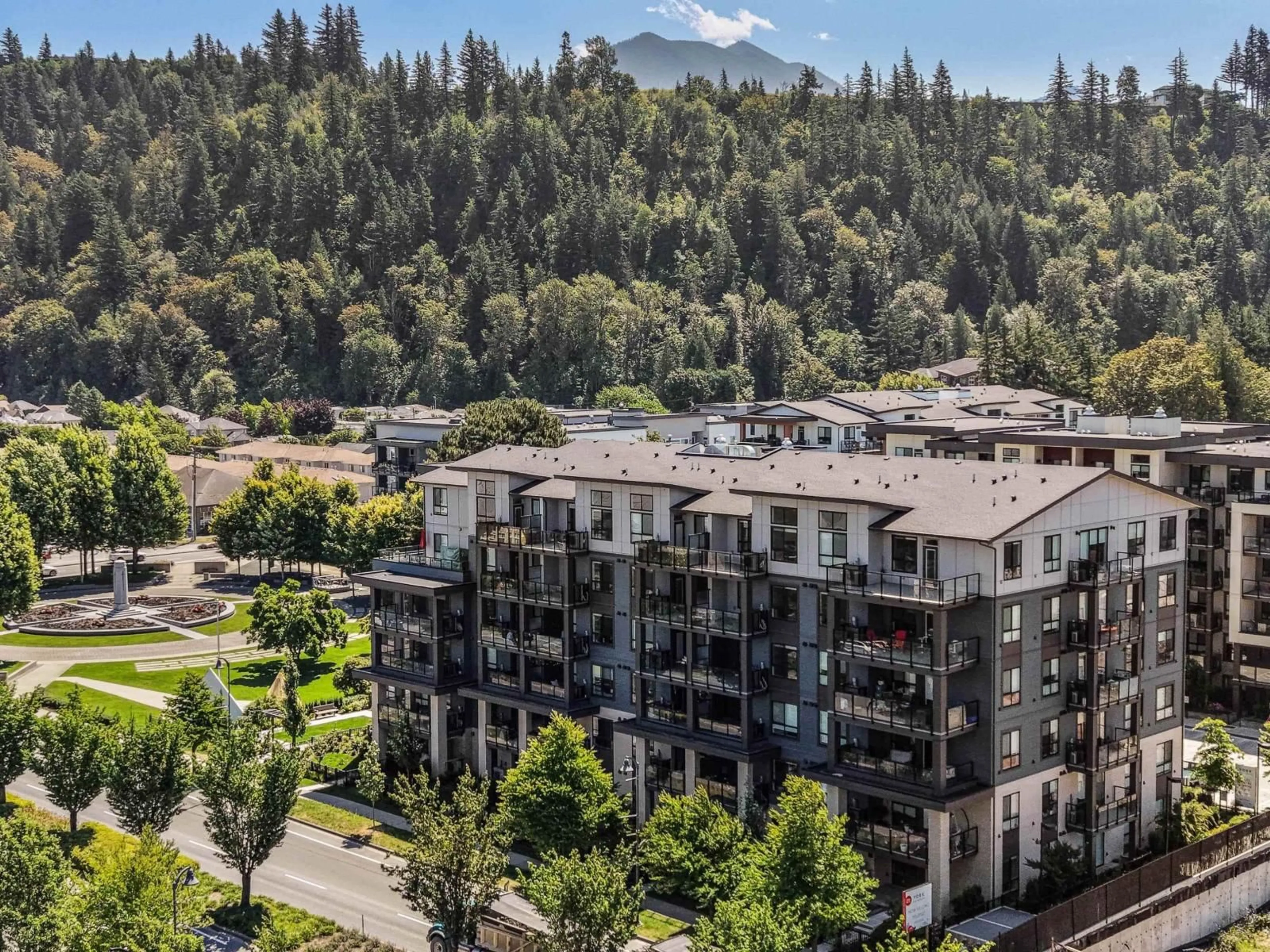 A pic from outside/outdoor area/front of a property/back of a property/a pic from drone, mountain view for 401 - 45497 CAMPUS DRIVE, Chilliwack British Columbia V2R6L8