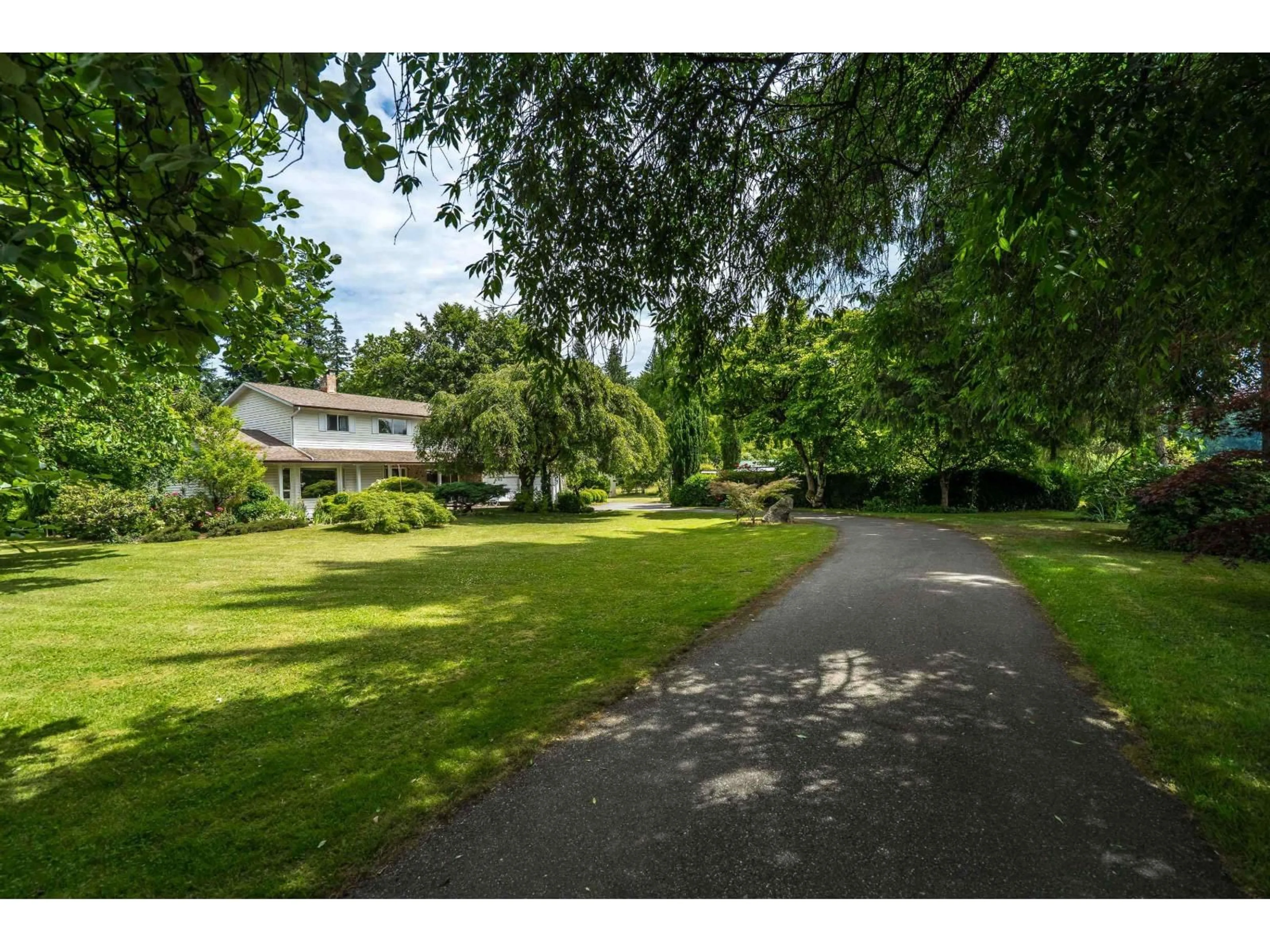 A pic from outside/outdoor area/front of a property/back of a property/a pic from drone, unknown for 7538 240 STREET, Langley British Columbia V1M3P8