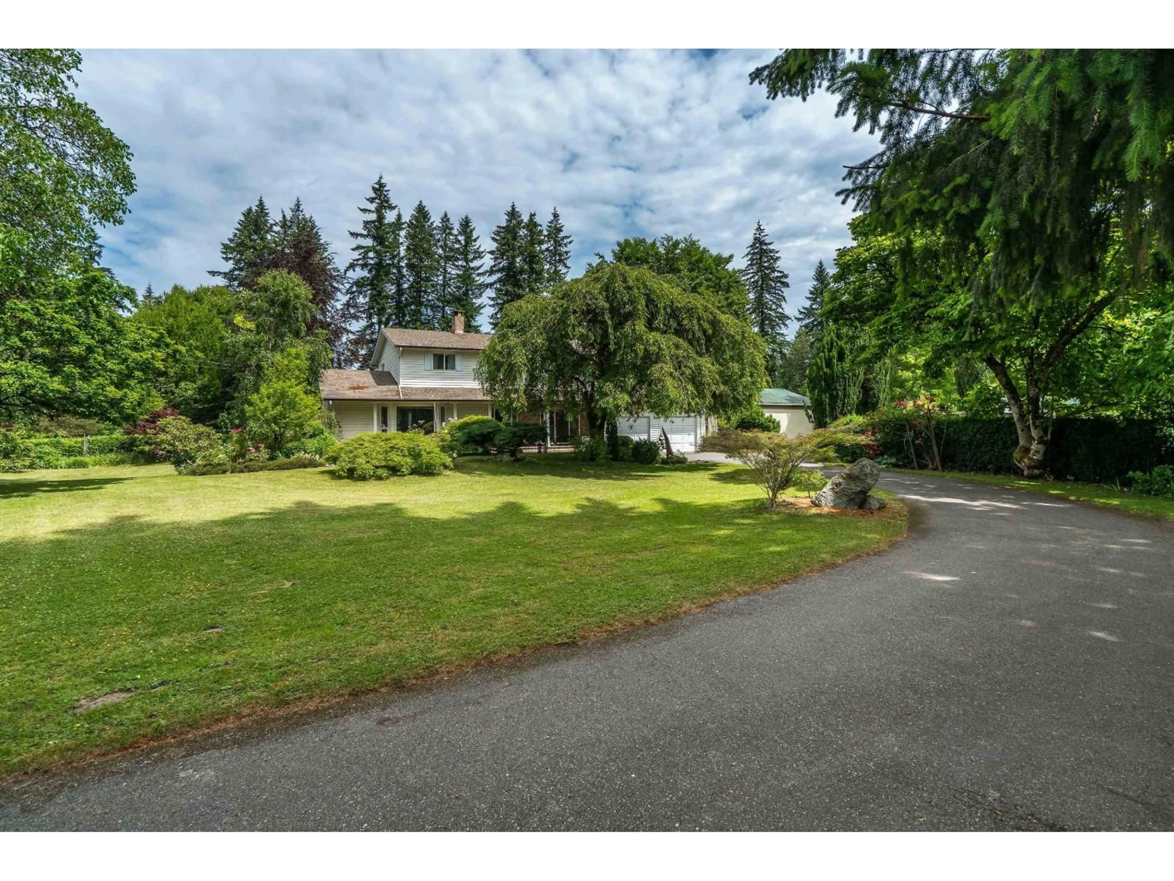 A pic from outside/outdoor area/front of a property/back of a property/a pic from drone, street for 7538 240 STREET, Langley British Columbia V1M3P8