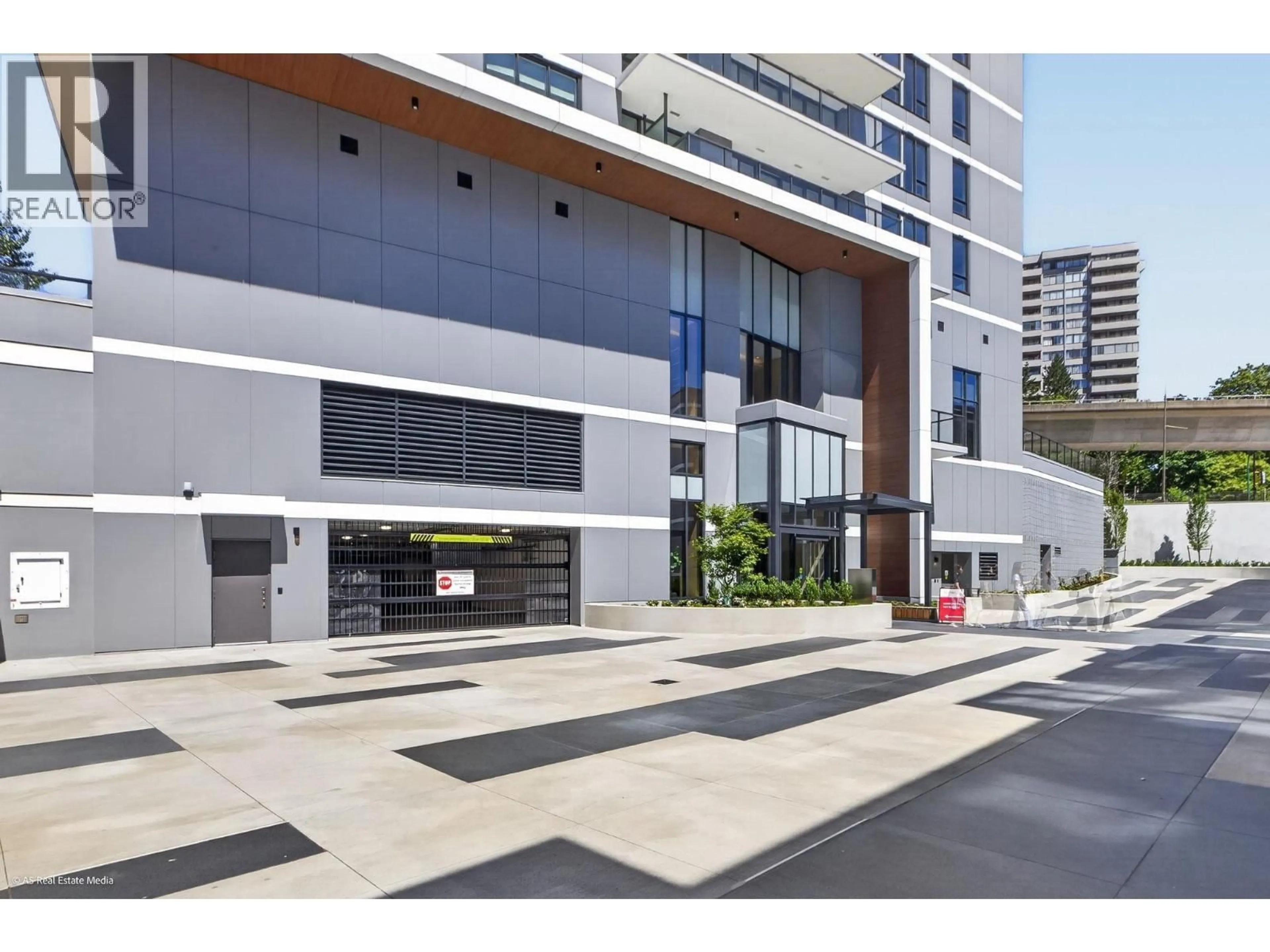 Indoor foyer for 1605 - 2135 SPRINGER AVENUE, Burnaby British Columbia V5B0C1