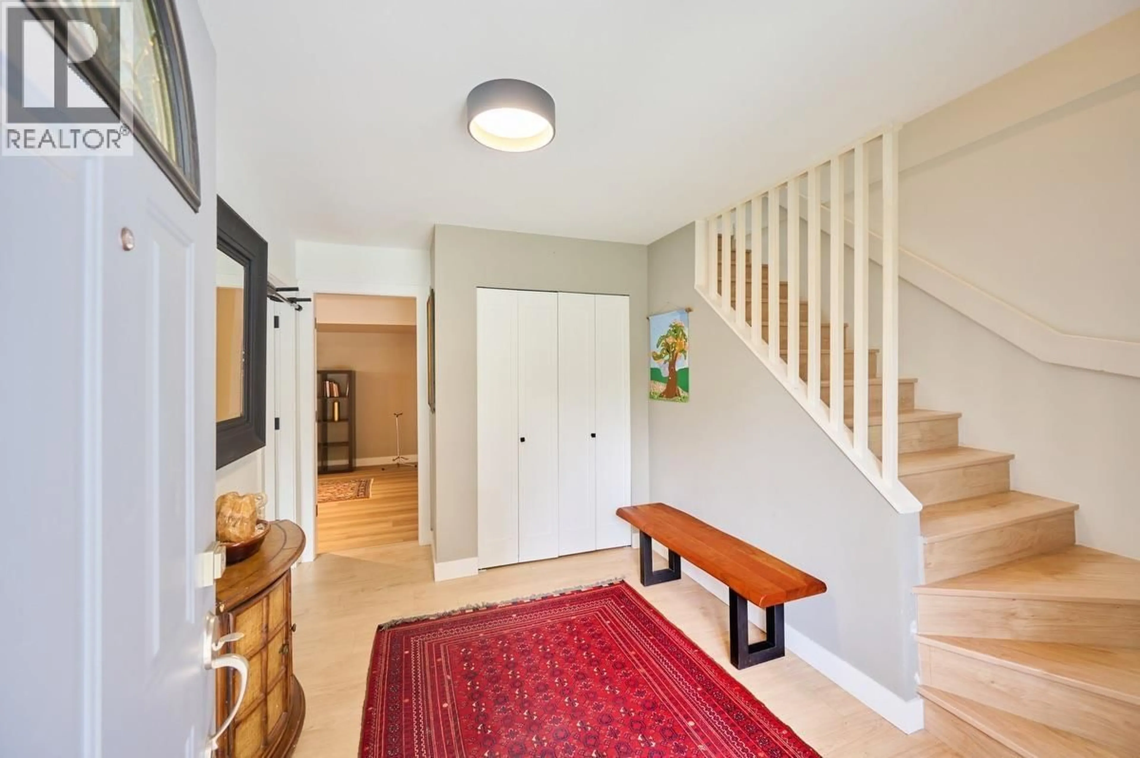 Indoor entryway for 809 SEYMOUR BOULEVARD, North Vancouver British Columbia V7J3S7