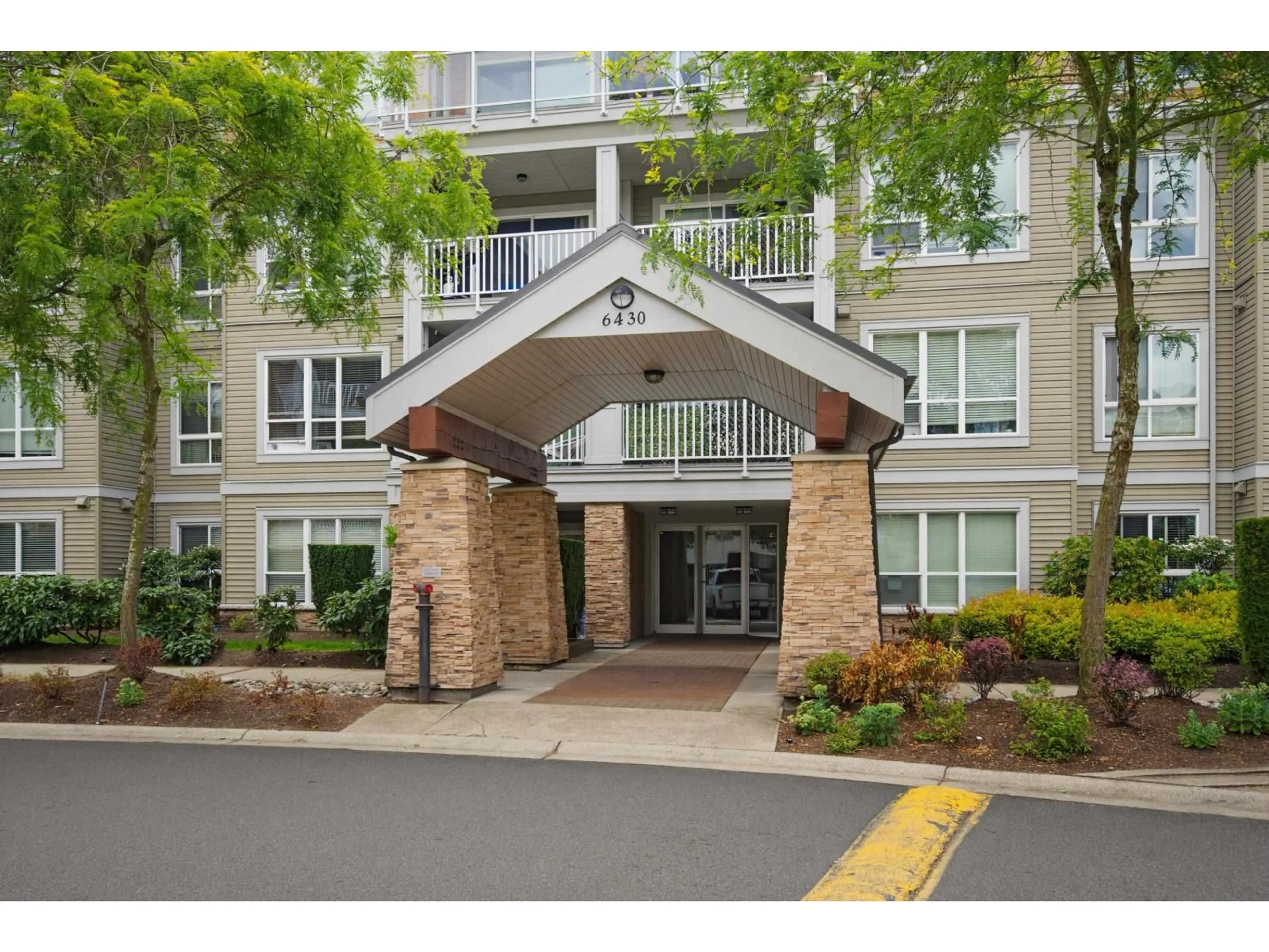 Indoor foyer for 110 - 6430 194 STREET, Surrey British Columbia V4N6J7